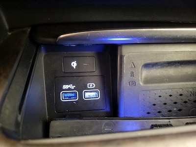 USB/AUX Ports