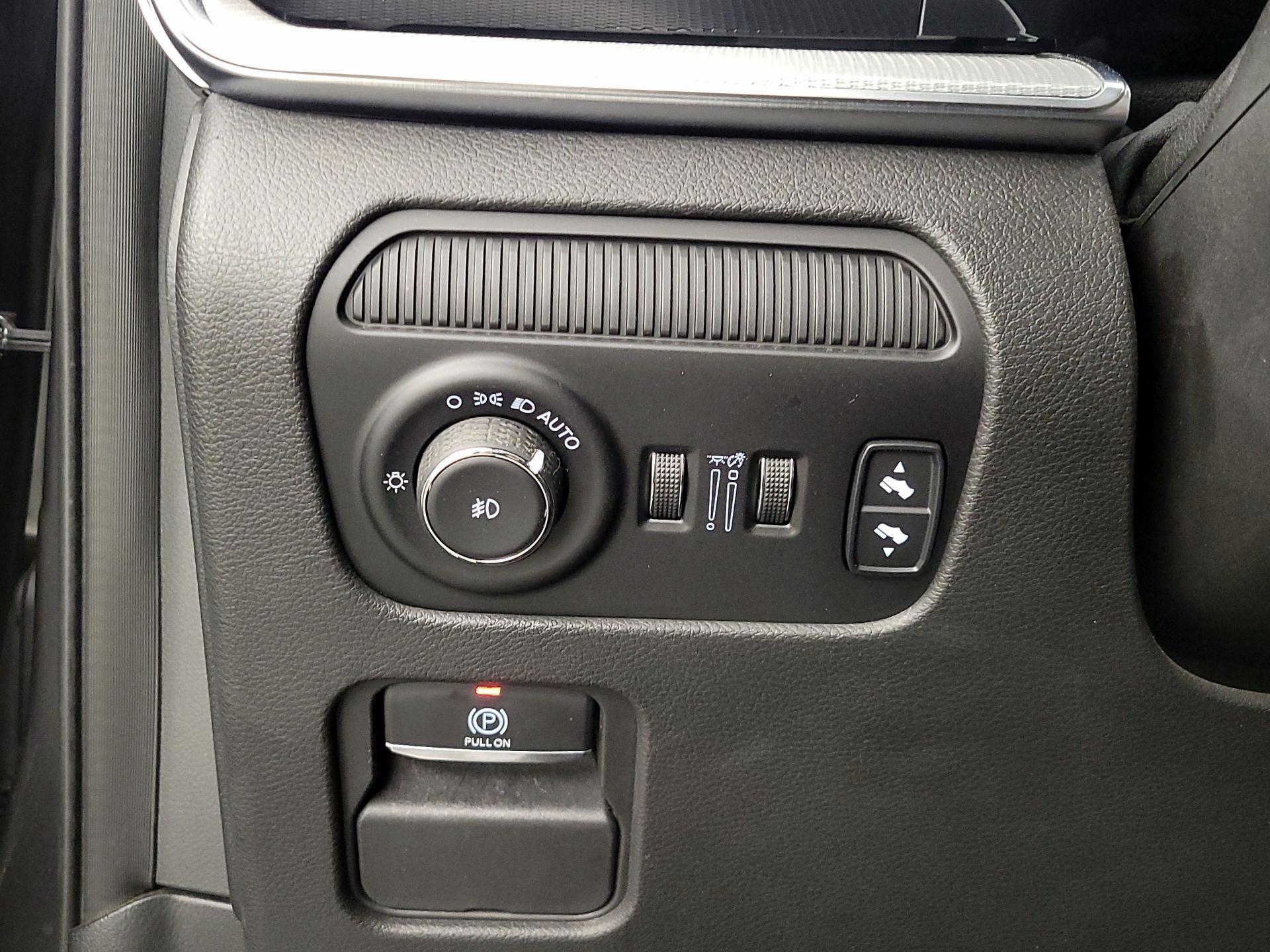 Thumbnail: 2022 Jeep Grand Wagoneer - 13