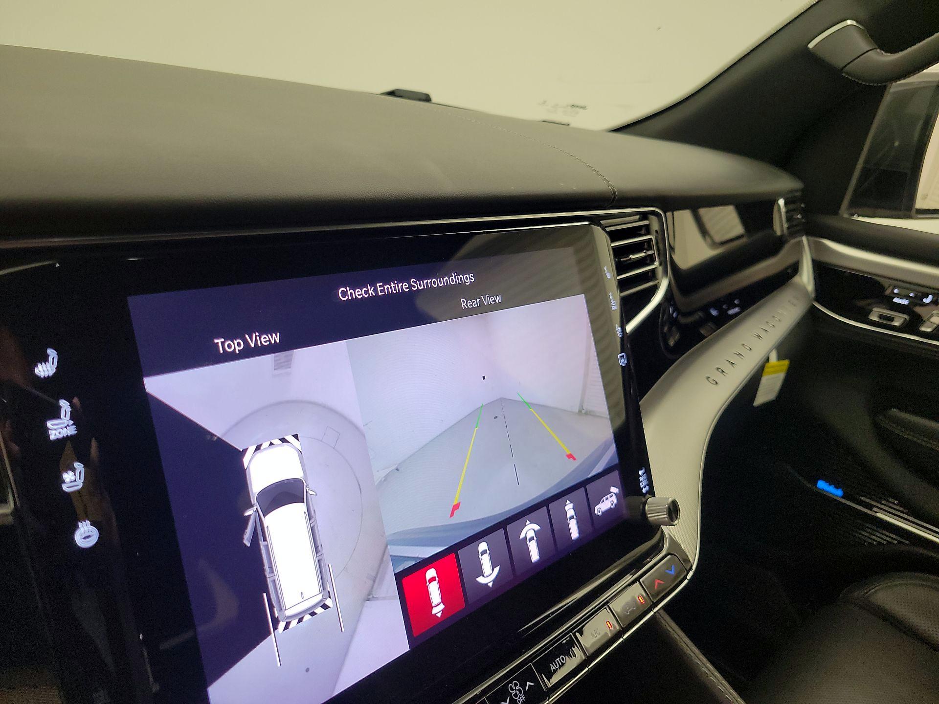 Thumbnail: 2022 Jeep Grand Wagoneer - 14