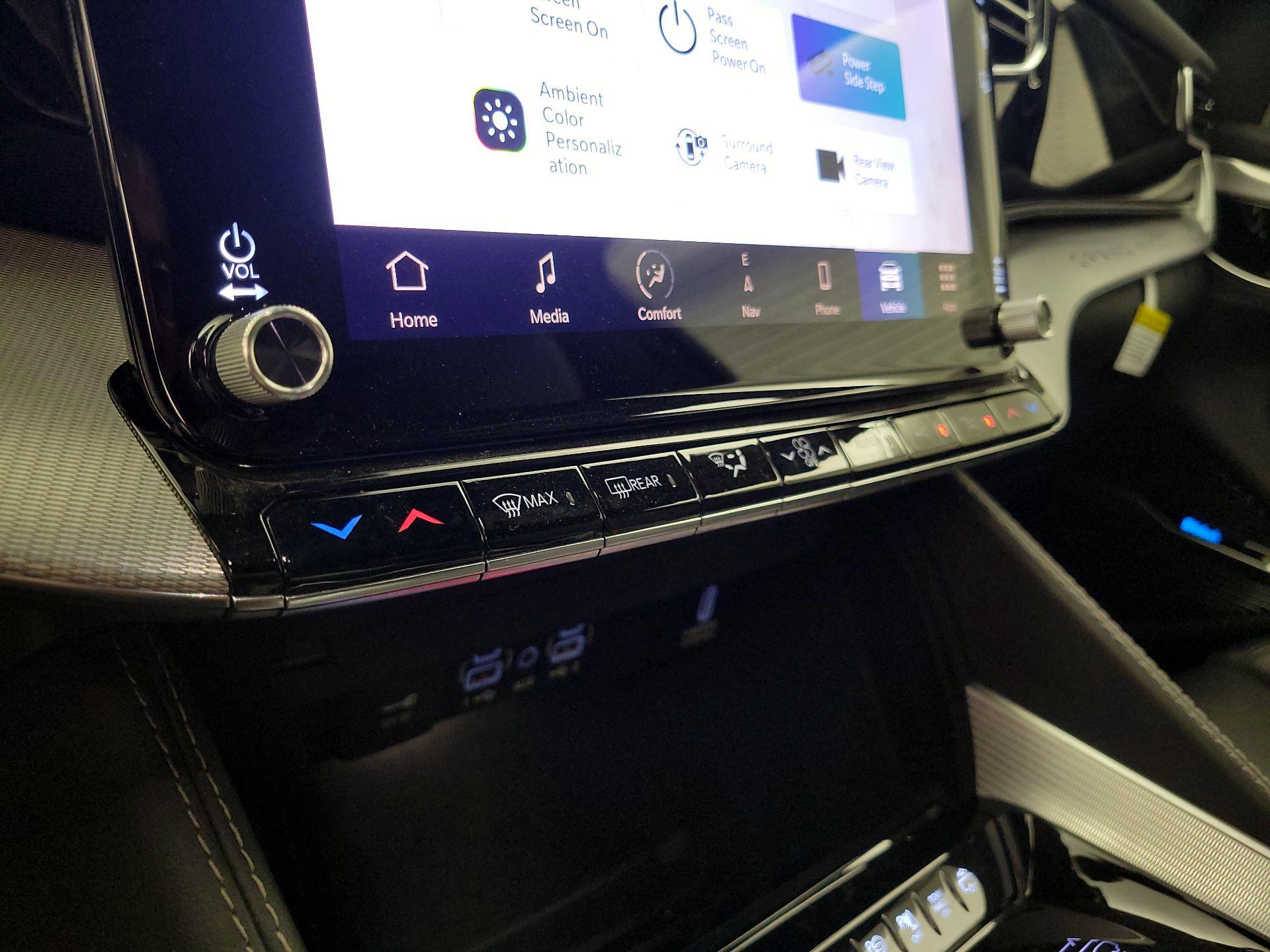 Thumbnail: 2022 Jeep Grand Wagoneer - 16