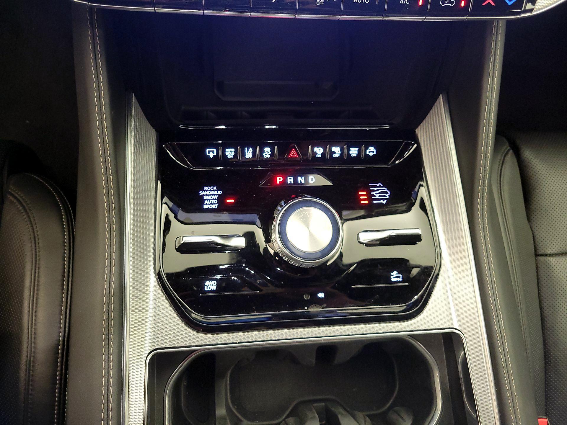 Thumbnail: 2022 Jeep Grand Wagoneer - 17