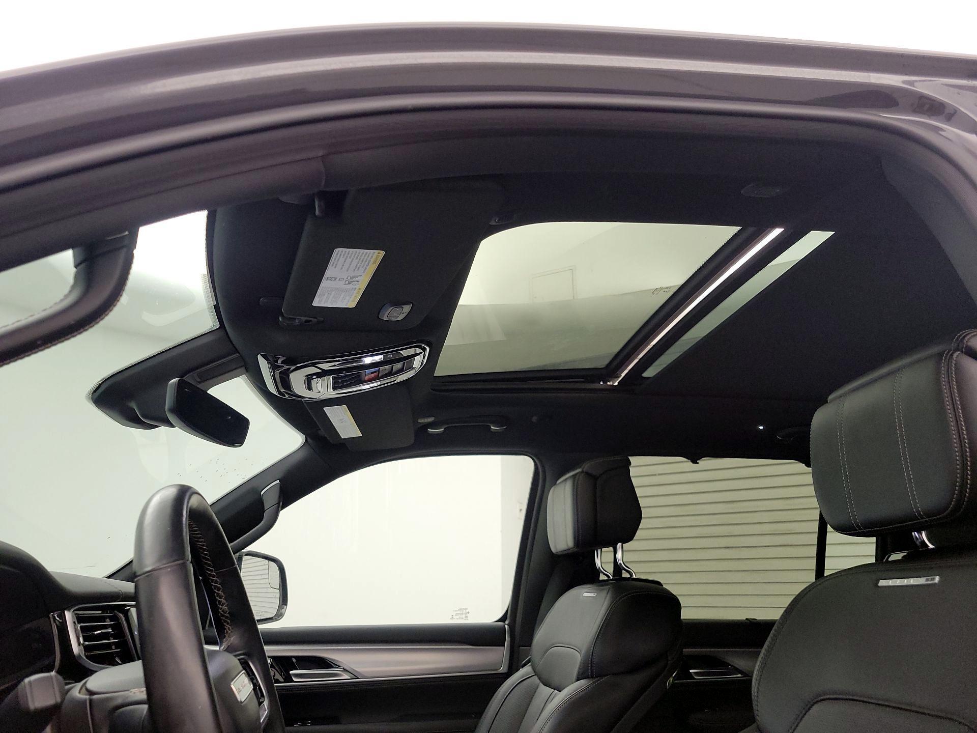 Thumbnail: 2022 Jeep Grand Wagoneer - 19