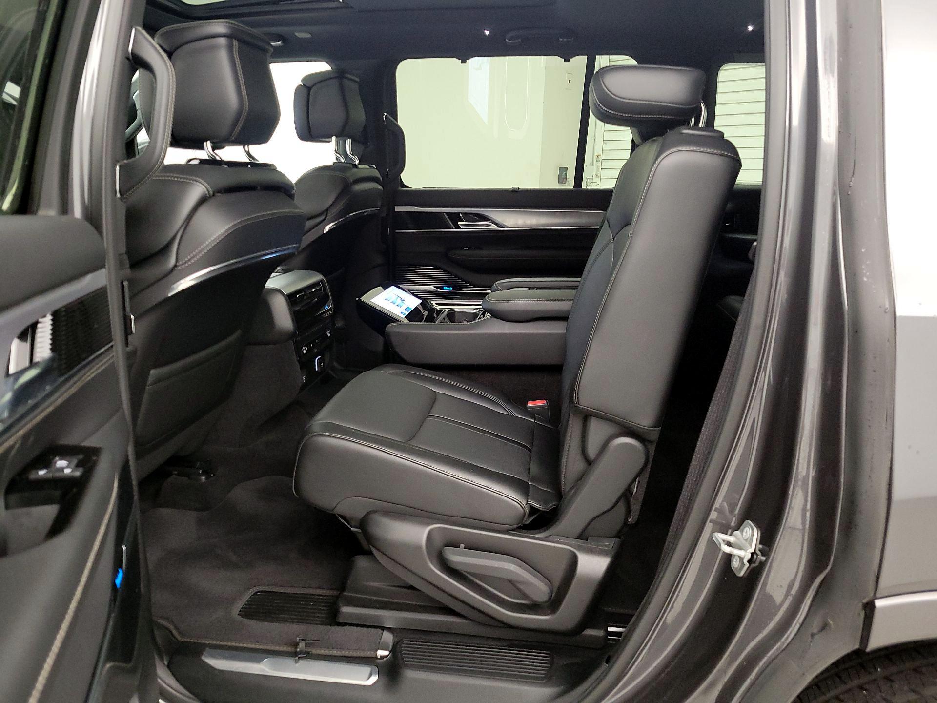 Thumbnail: 2022 Jeep Grand Wagoneer - 20