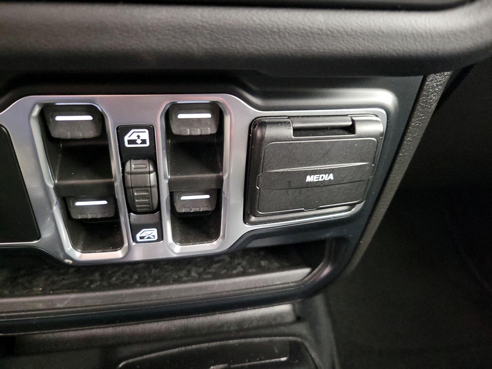 Thumbnail: 2024 Jeep Wrangler - 18