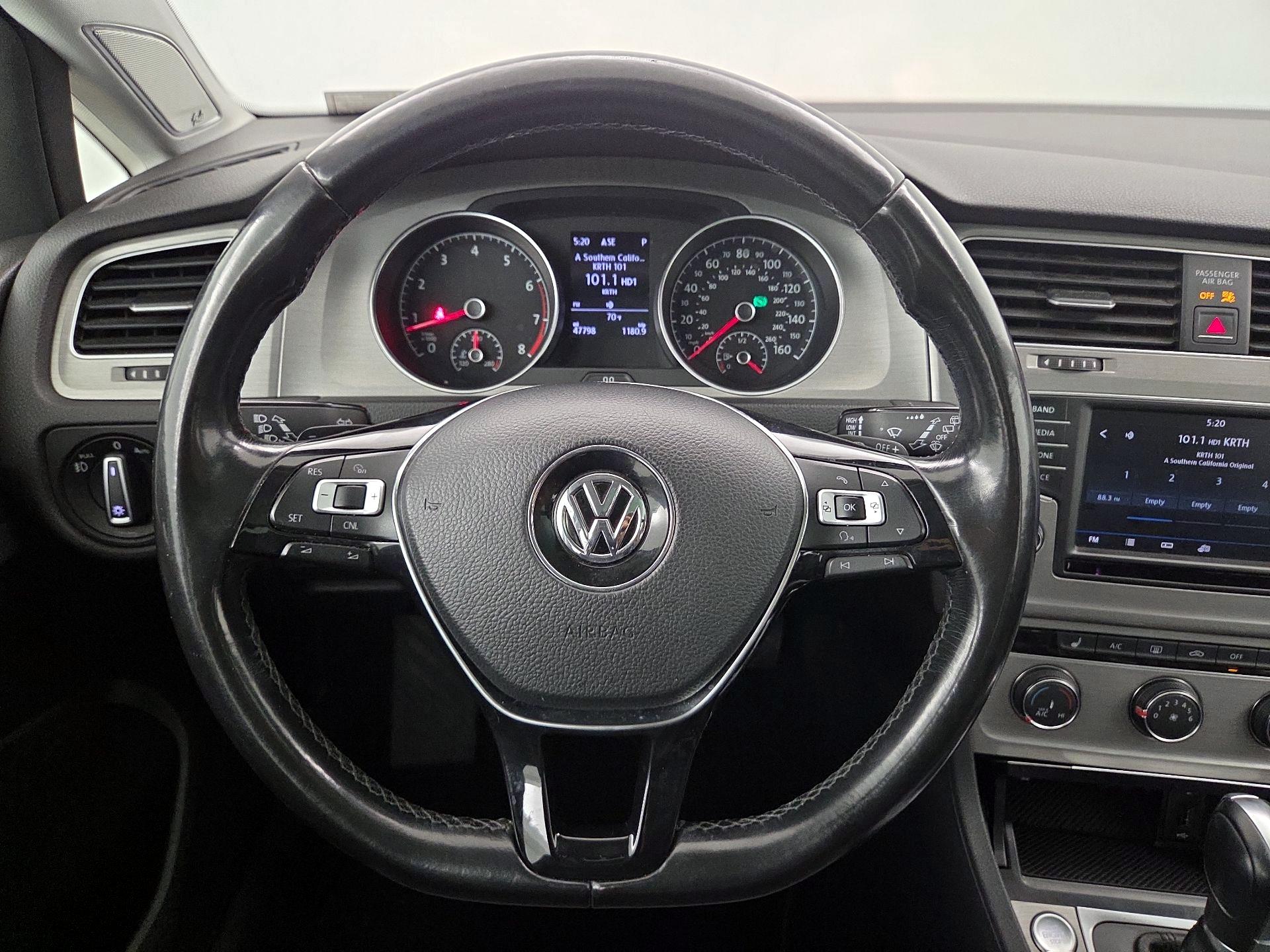 Thumbnail: 2017 Volkswagen Golf - 10