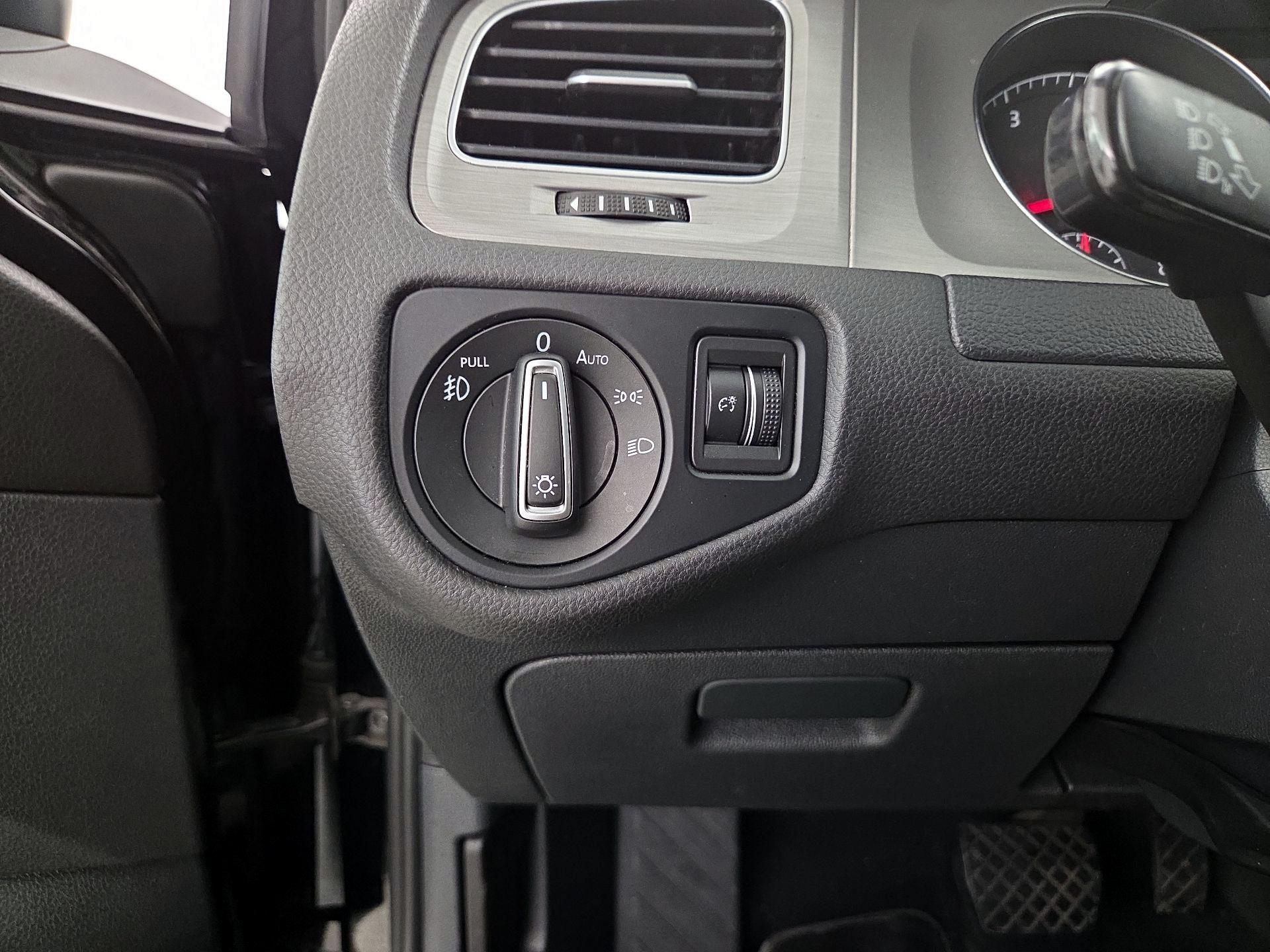 Thumbnail: 2017 Volkswagen Golf - 13