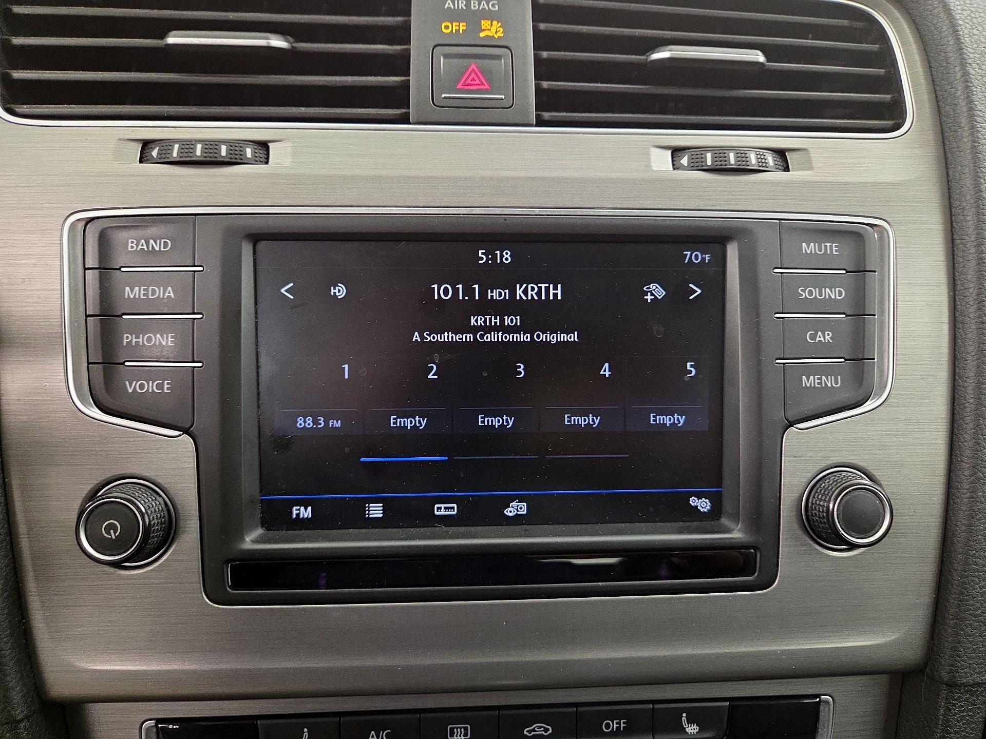 Thumbnail: 2017 Volkswagen Golf - 15