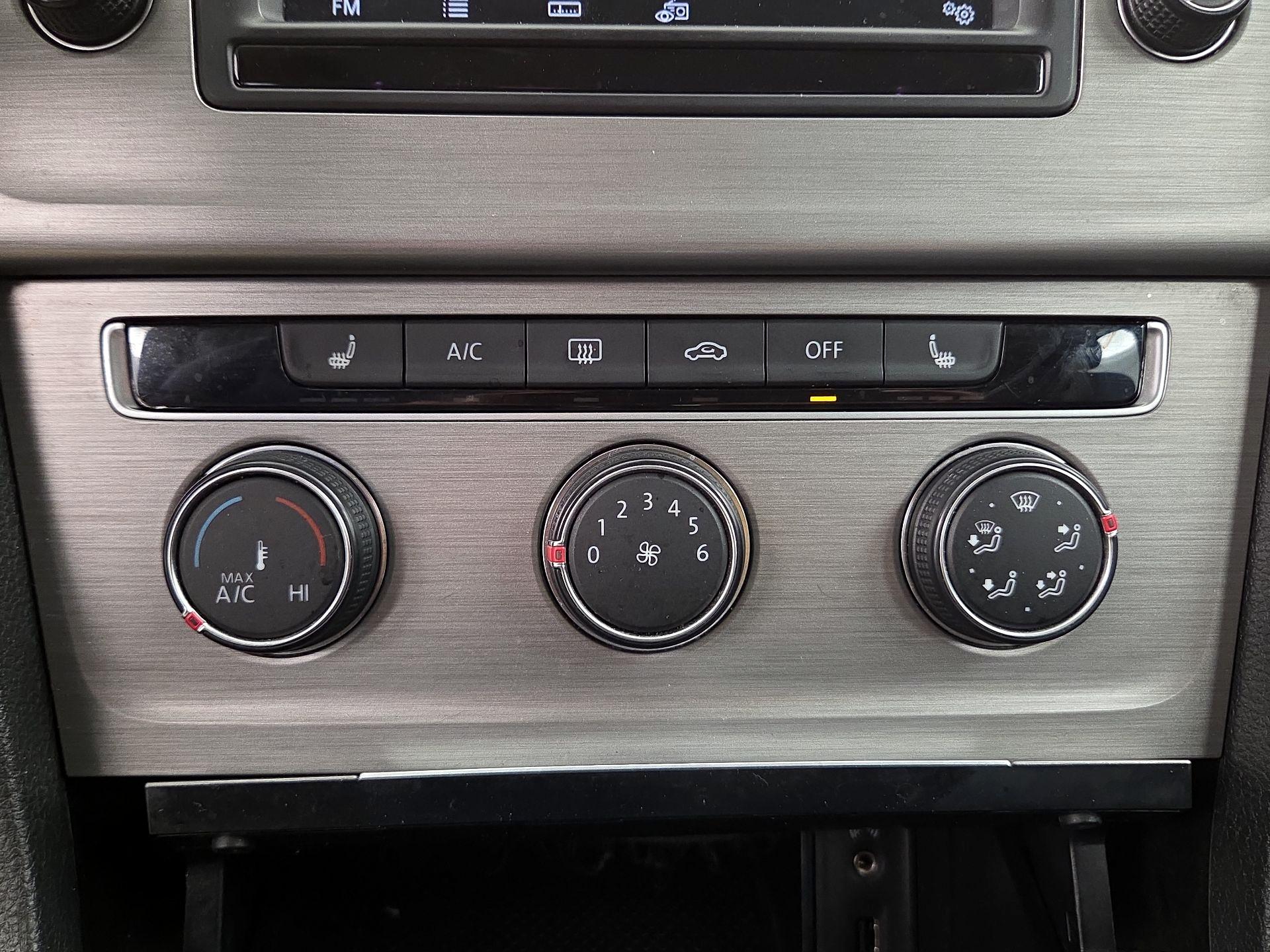 Thumbnail: 2017 Volkswagen Golf - 16