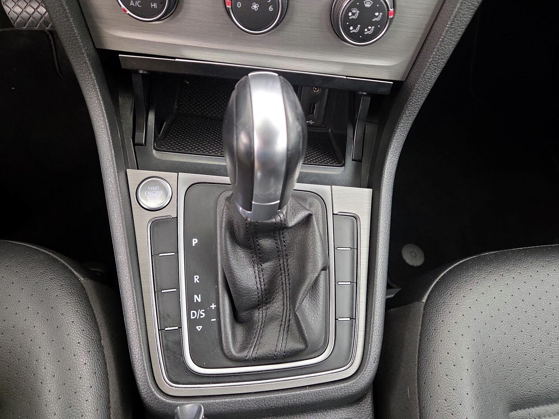 Thumbnail: 2017 Volkswagen Golf - 17