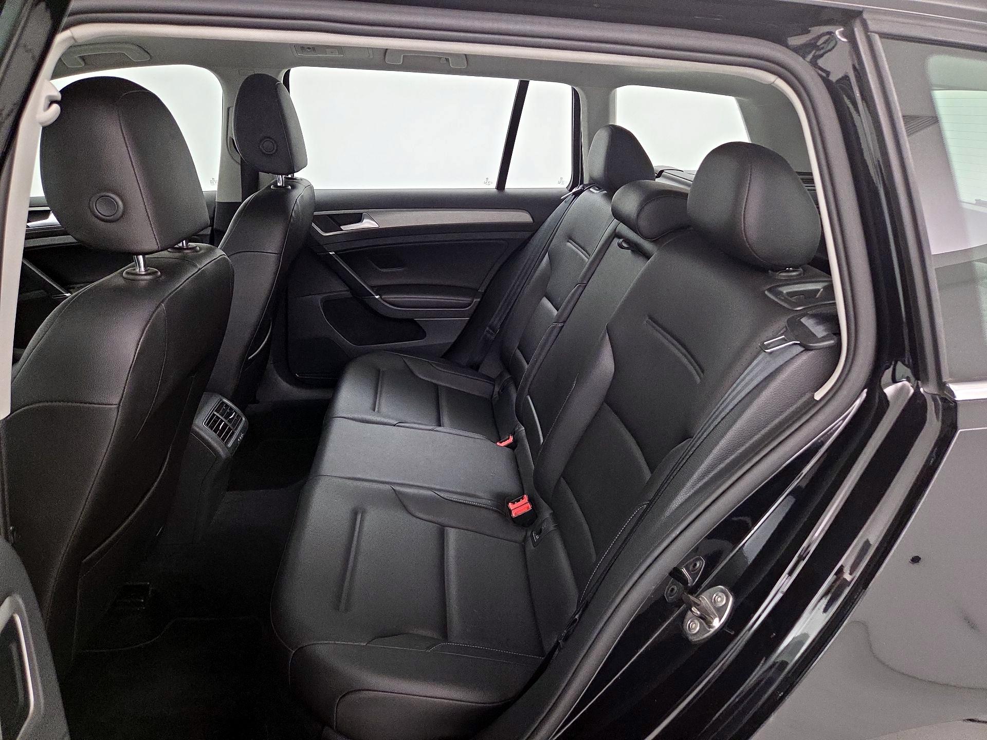 Thumbnail: 2017 Volkswagen Golf - 20