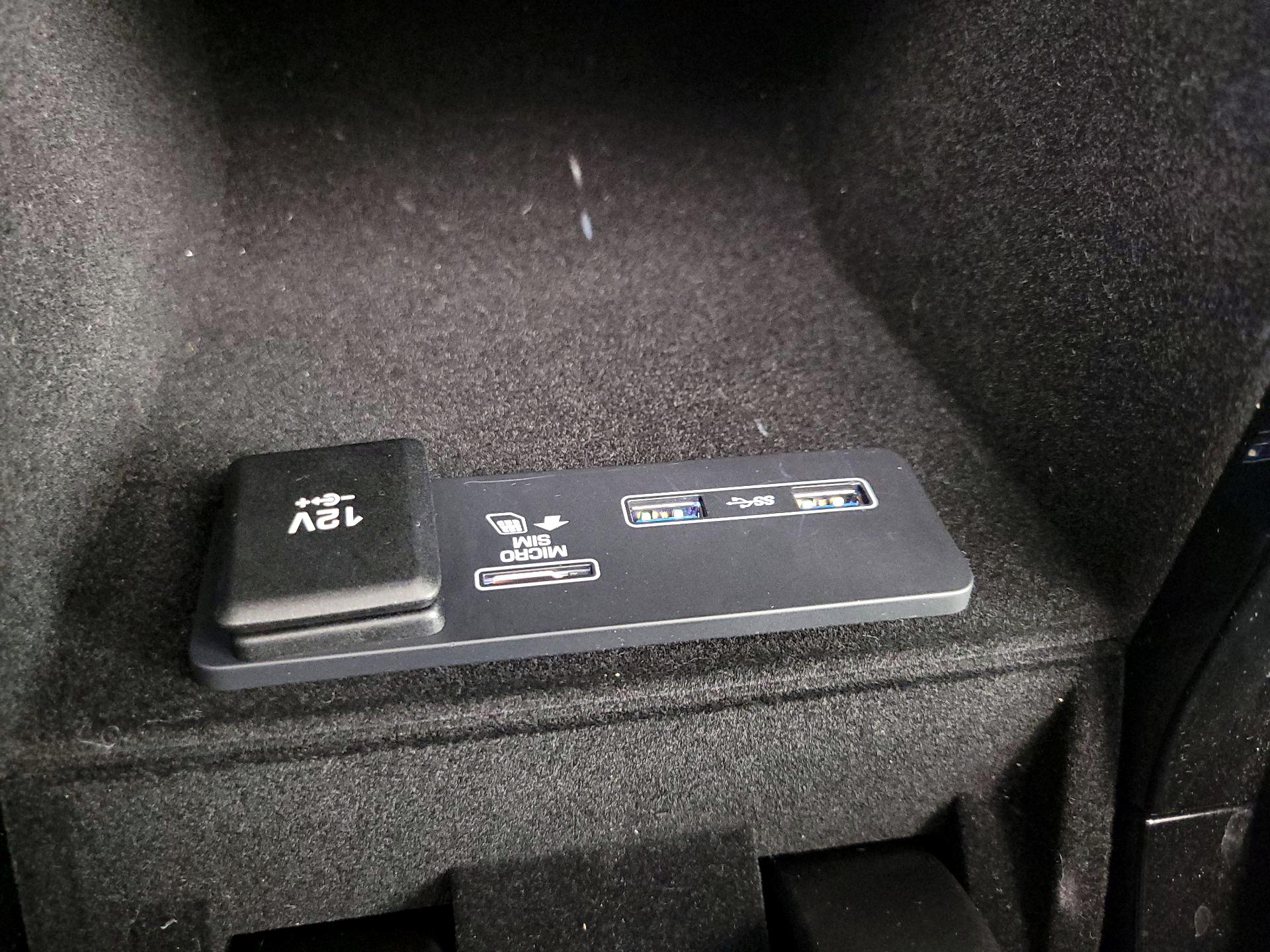 Thumbnail: 2020 Land Rover Range Rover Velar - 19