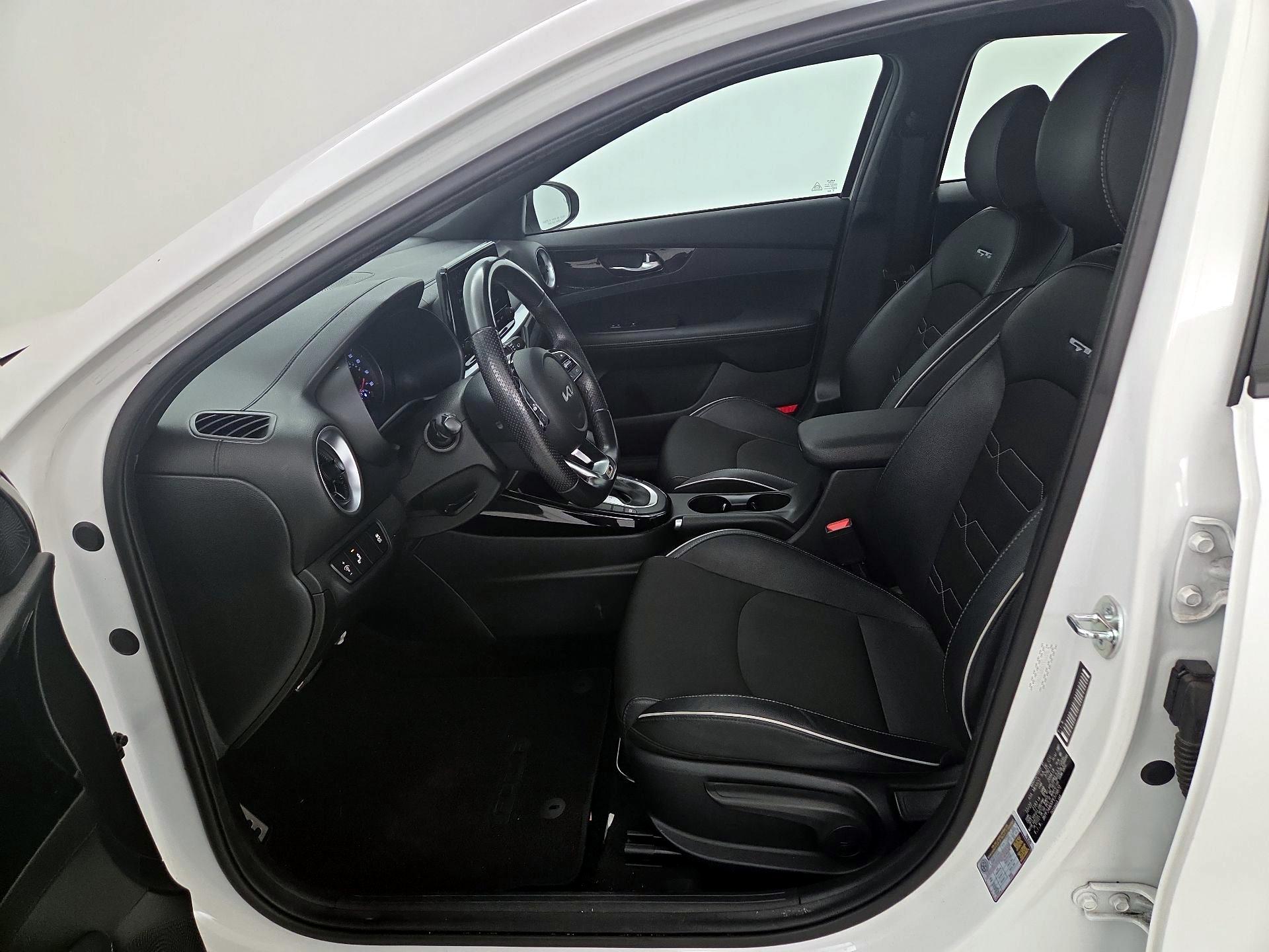 Thumbnail: 2023 Kia Forte - 11