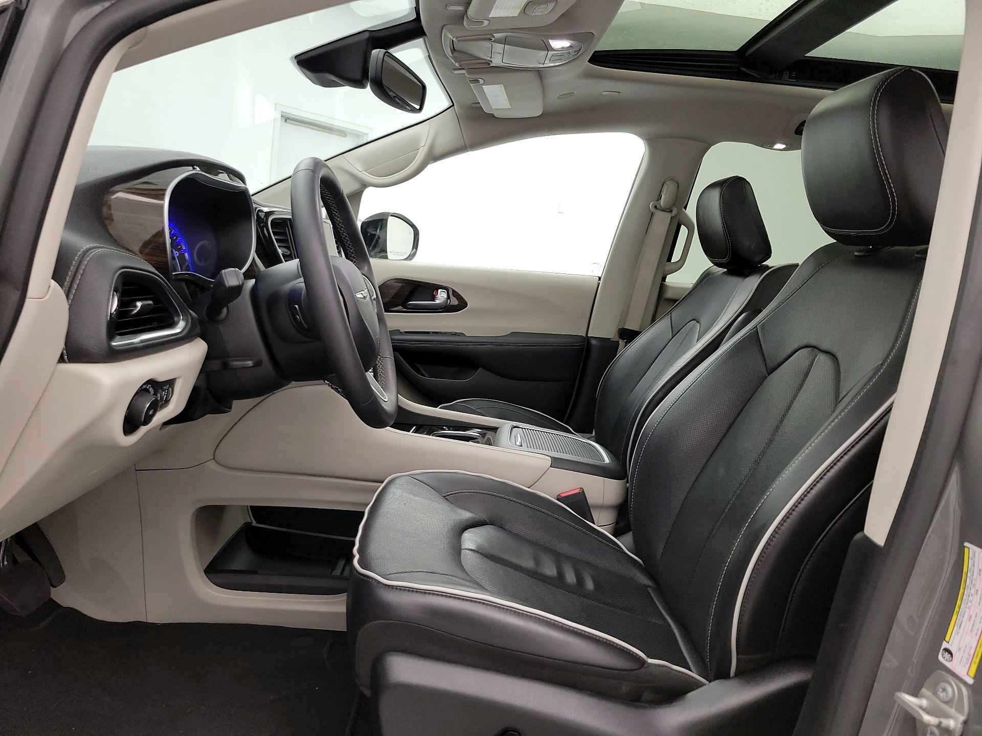 Thumbnail: 2023 Chrysler Pacifica - 11