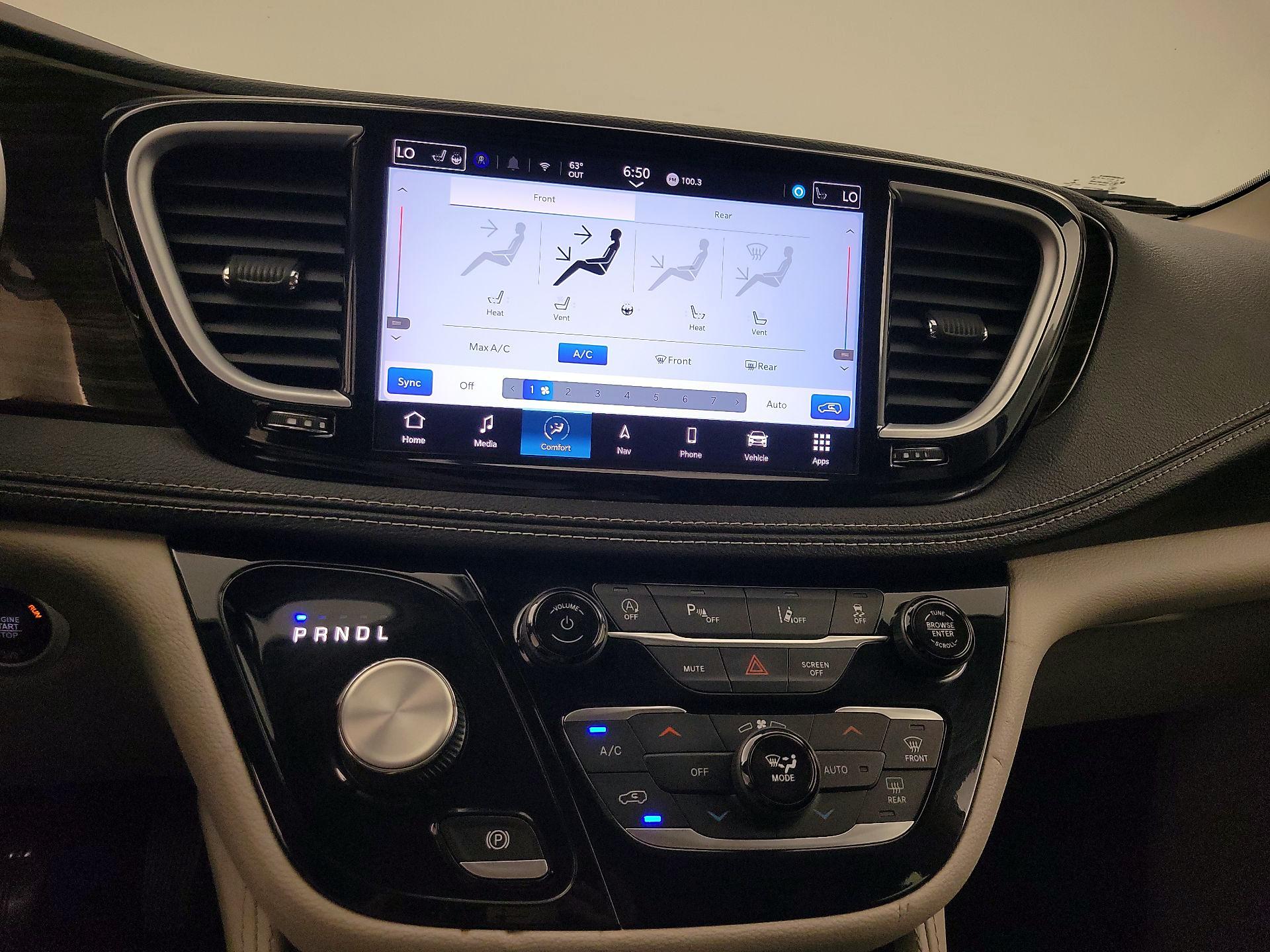 Thumbnail: 2023 Chrysler Pacifica - 17