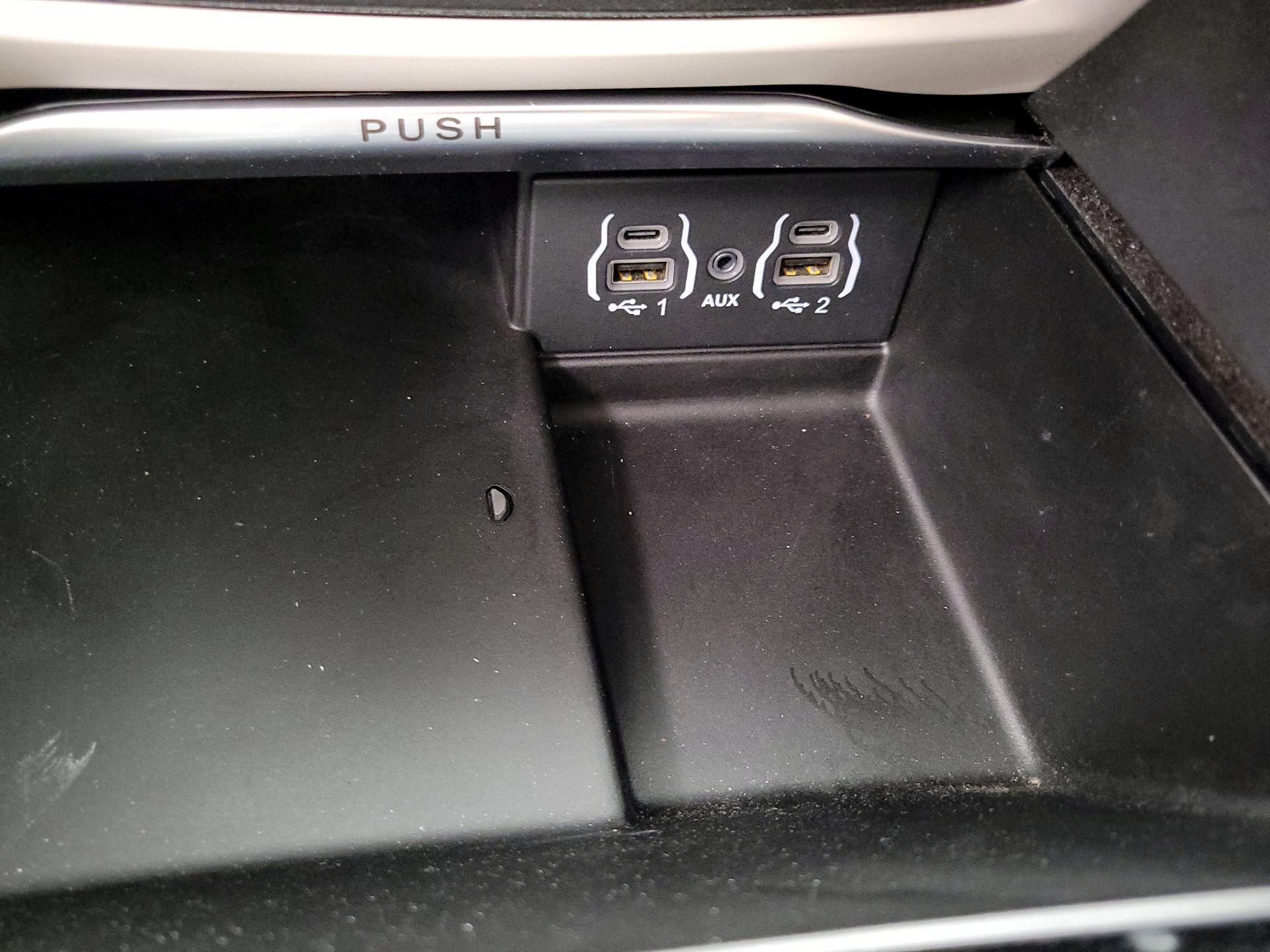 Thumbnail: 2023 Chrysler Pacifica - 19