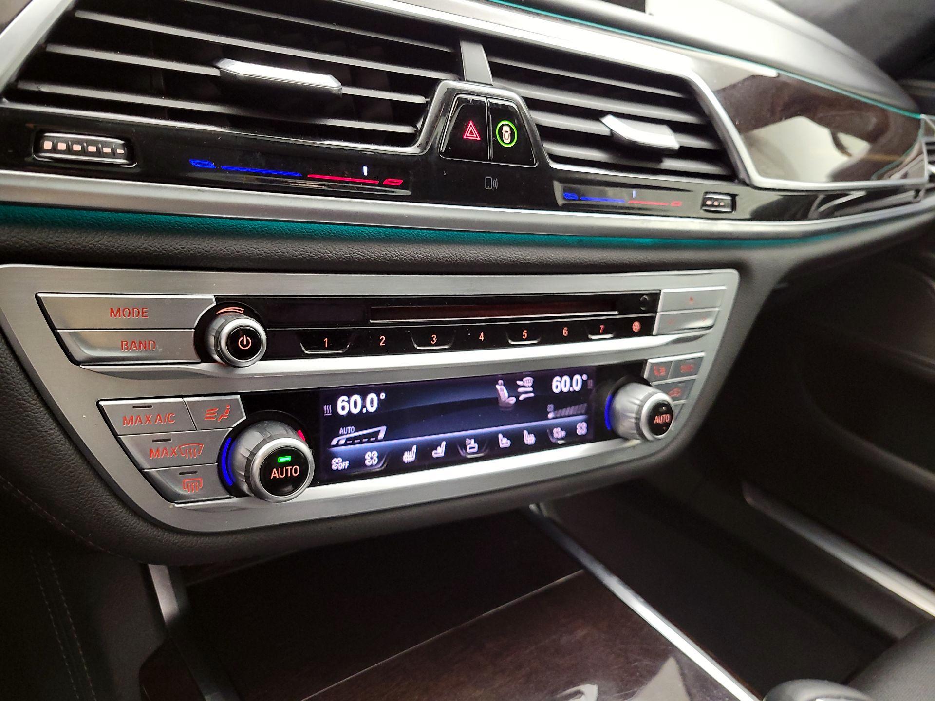 Thumbnail: 2016 BMW 7 Series - 16