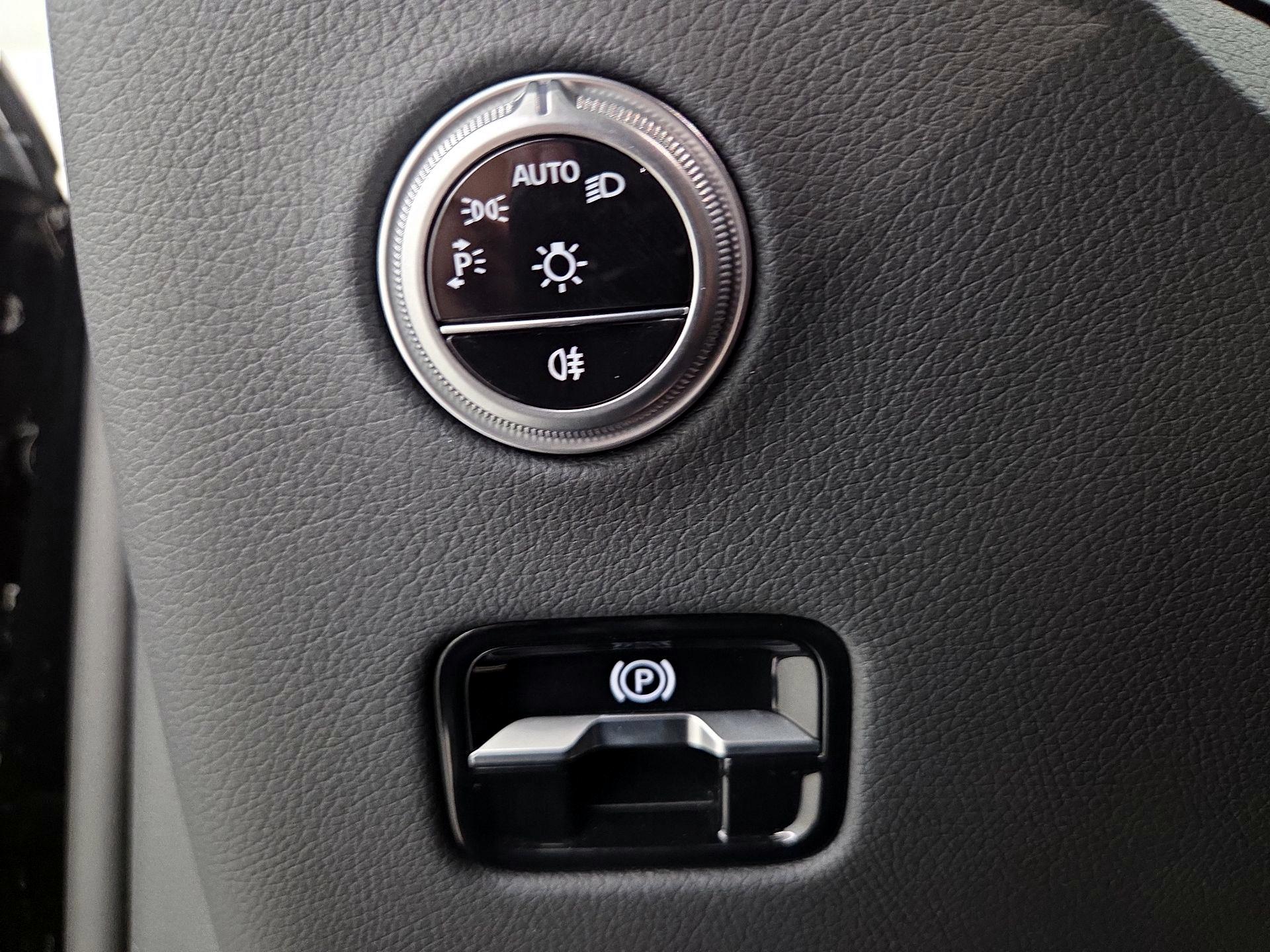 Thumbnail: 2025 Mercedes-Benz GLC - 13