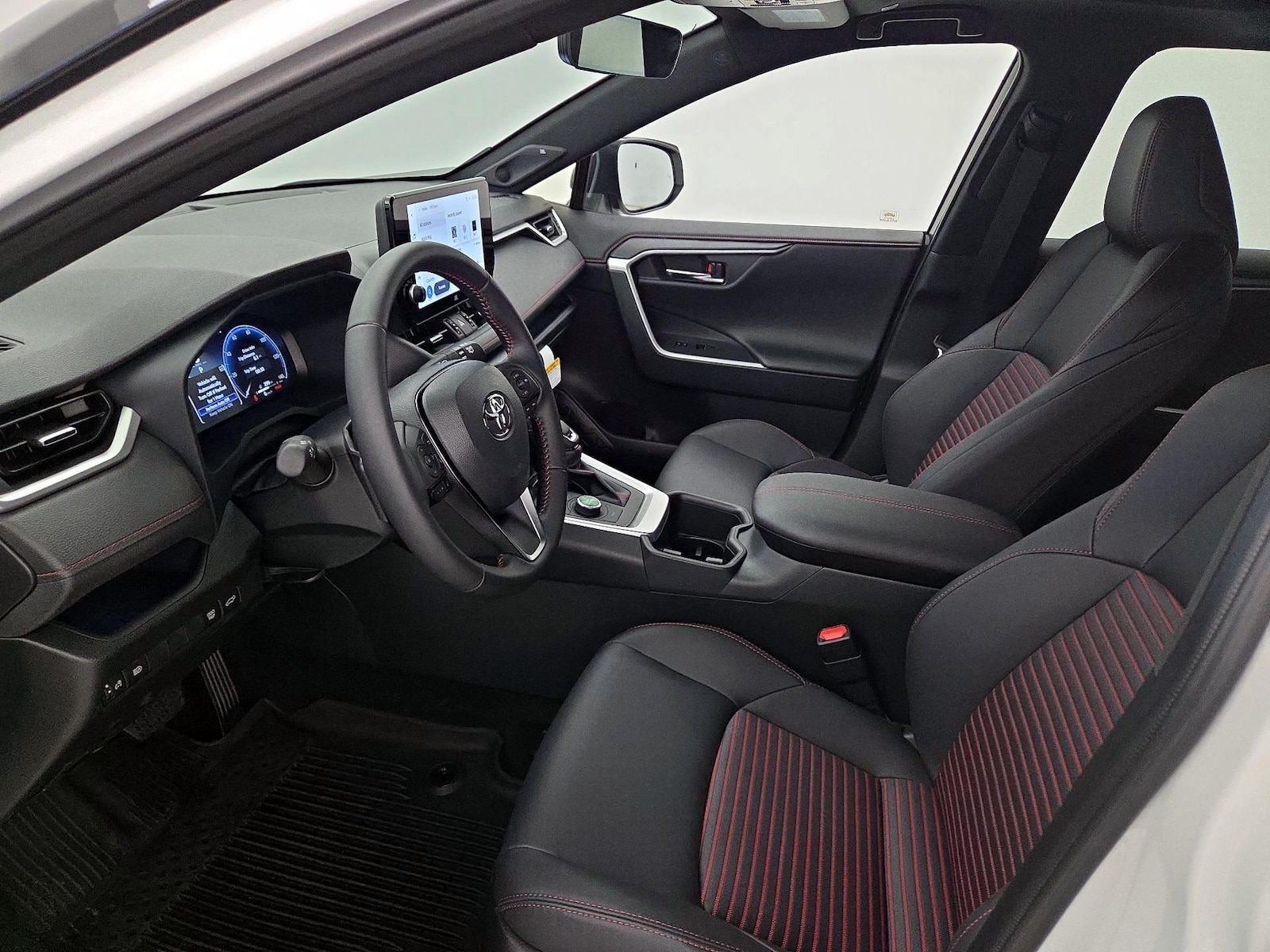 2025 Toyota RAV4 XSE - Photo 12