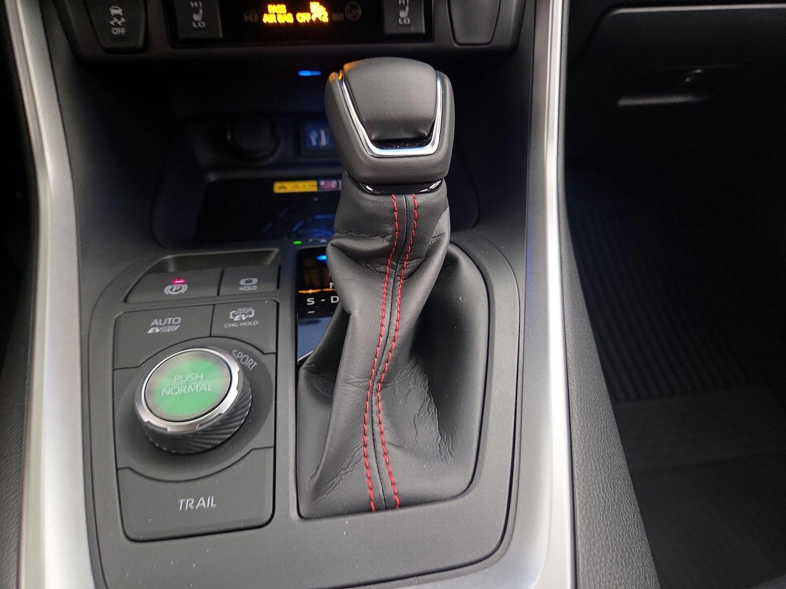 2025 Toyota RAV4 XSE - Photo 18