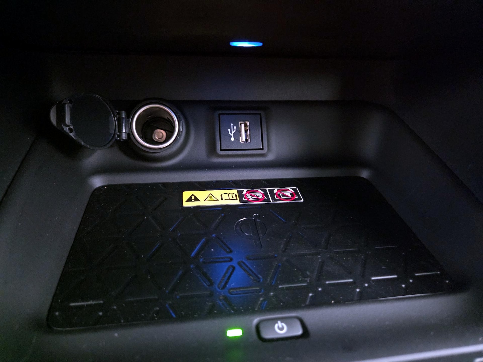2025 Toyota RAV4 XSE - Photo 19