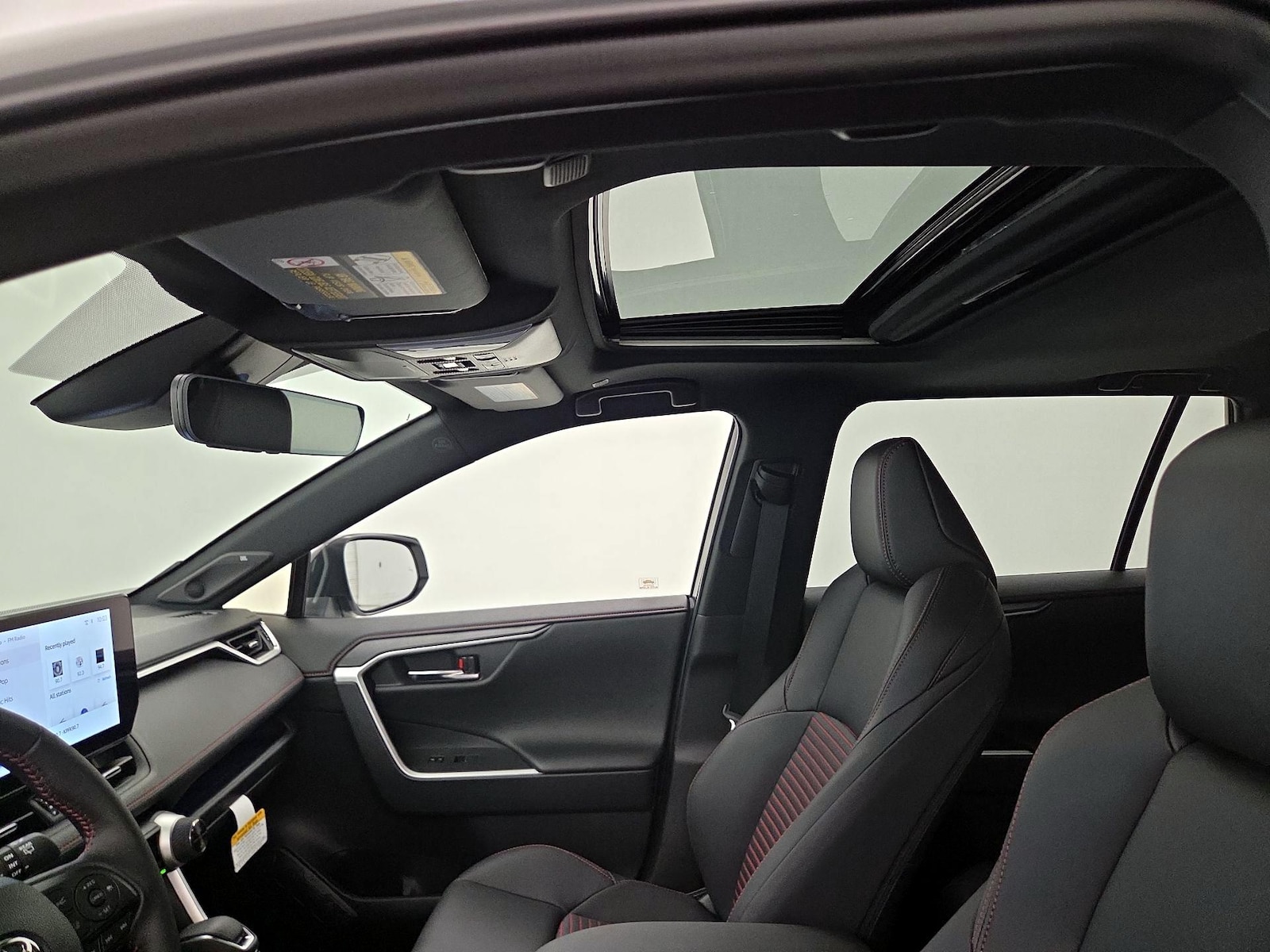 2025 Toyota RAV4 XSE - Photo 20