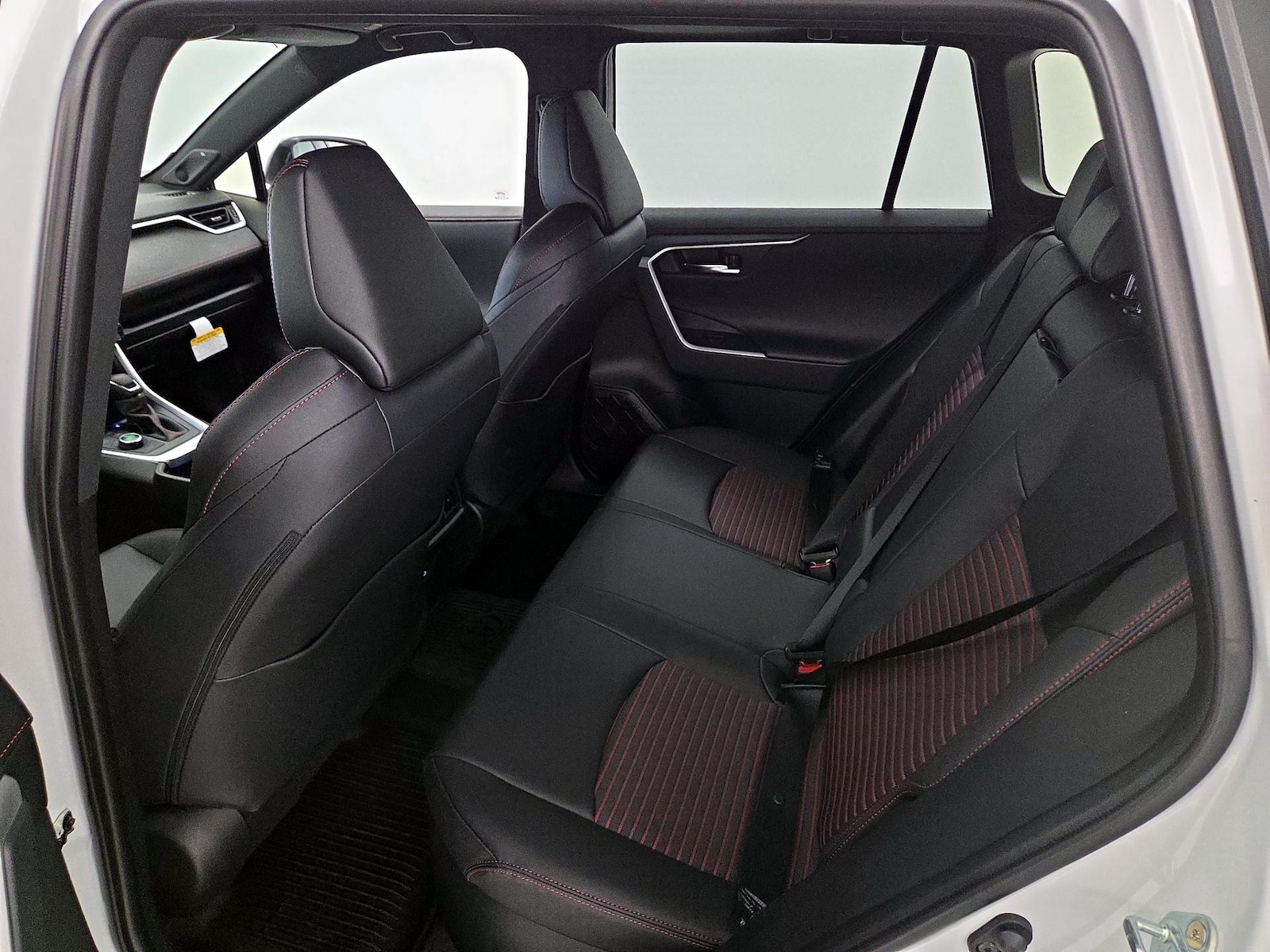 2025 Toyota RAV4 XSE - Photo 21