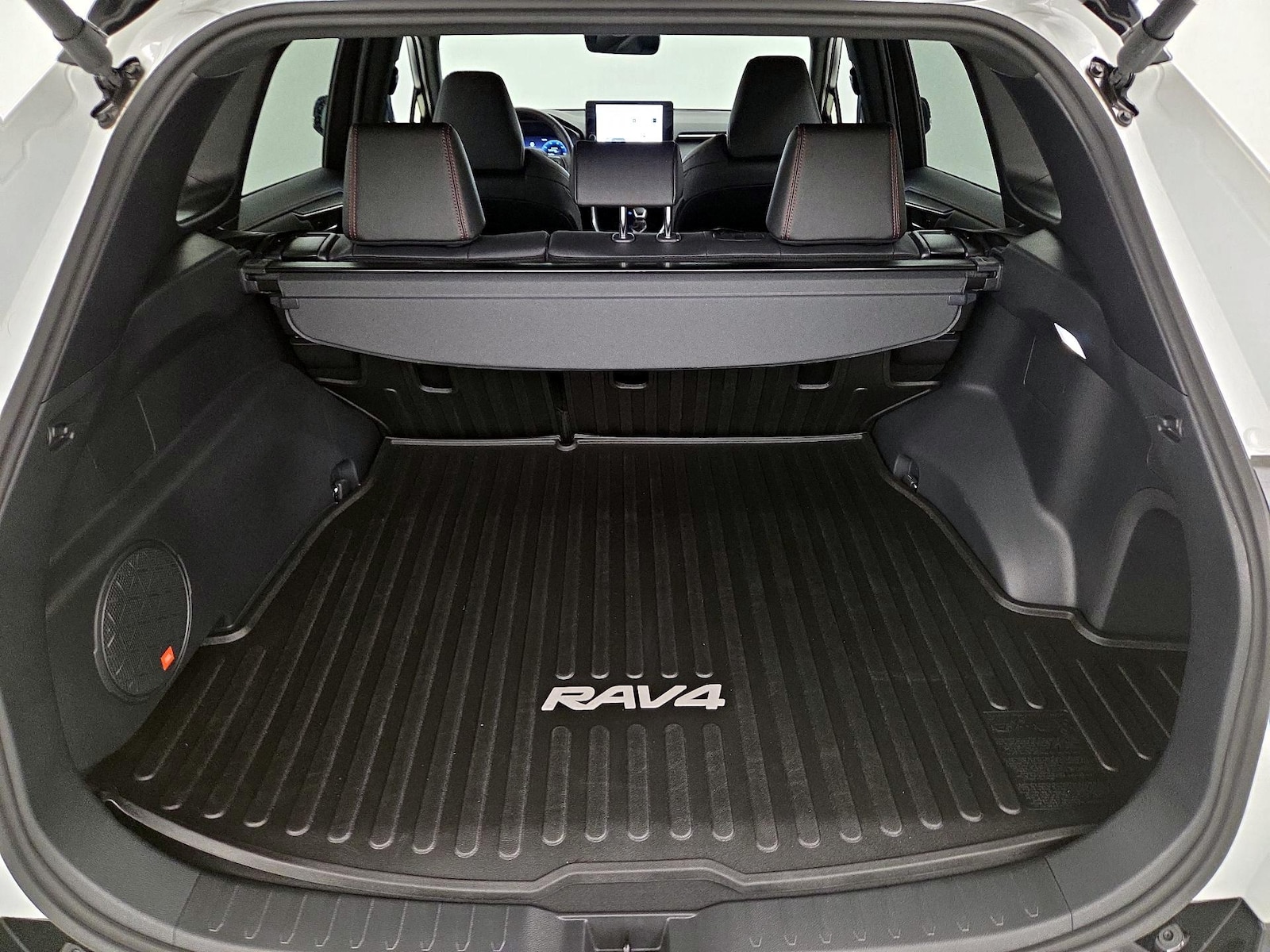 2025 Toyota RAV4 XSE - Photo 22