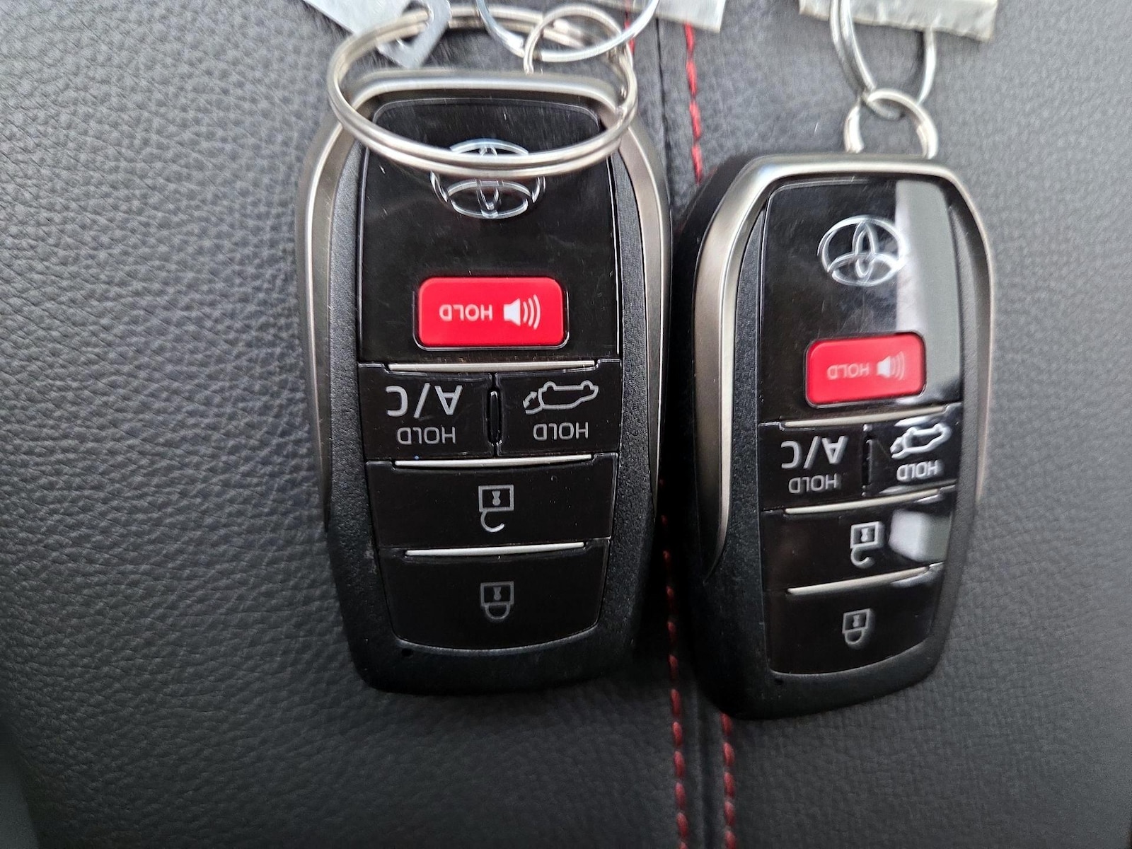 2025 Toyota RAV4 XSE - Photo 25