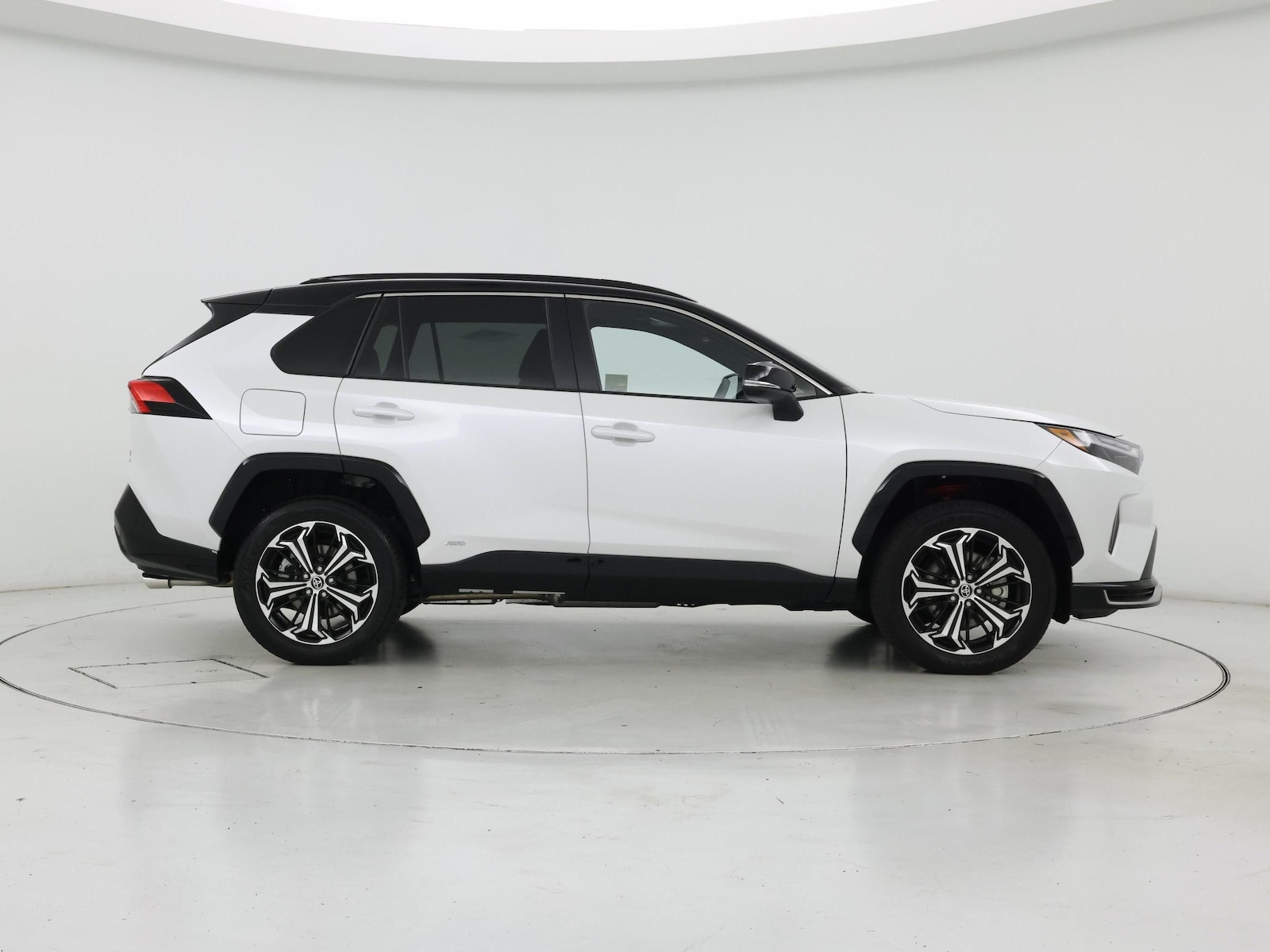2025 Toyota RAV4 XSE - Photo 8