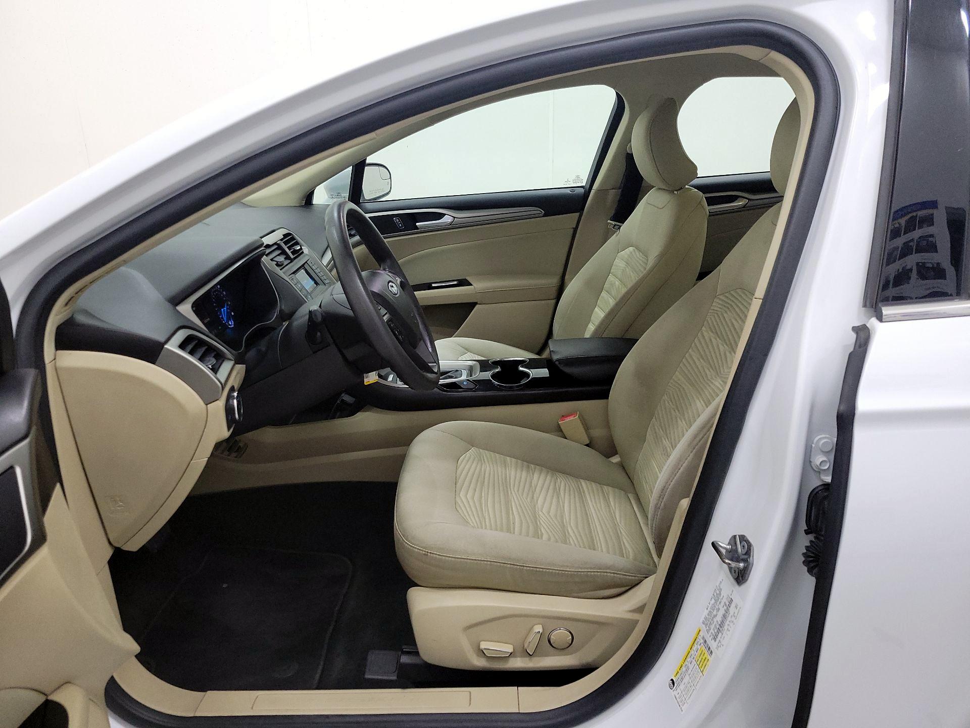 Thumbnail: 2016 Ford Fusion - 11