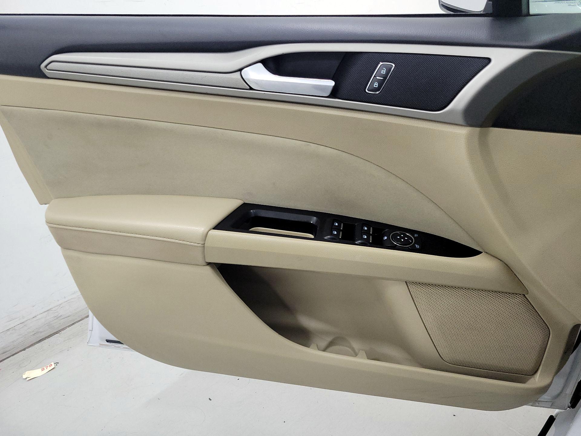 Thumbnail: 2016 Ford Fusion - 12