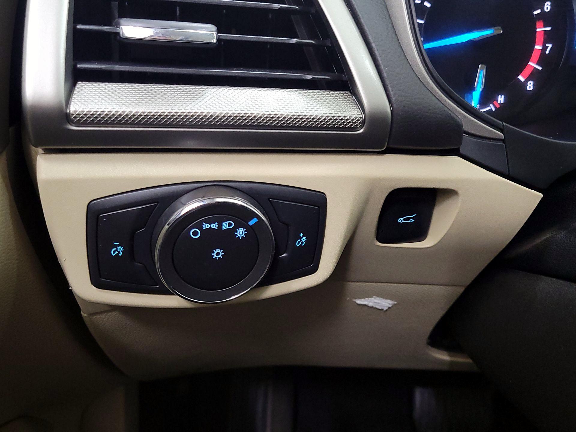 Thumbnail: 2016 Ford Fusion - 13