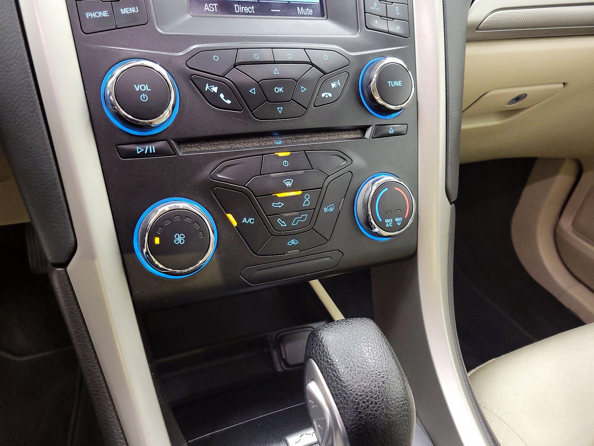 Thumbnail: 2016 Ford Fusion - 16