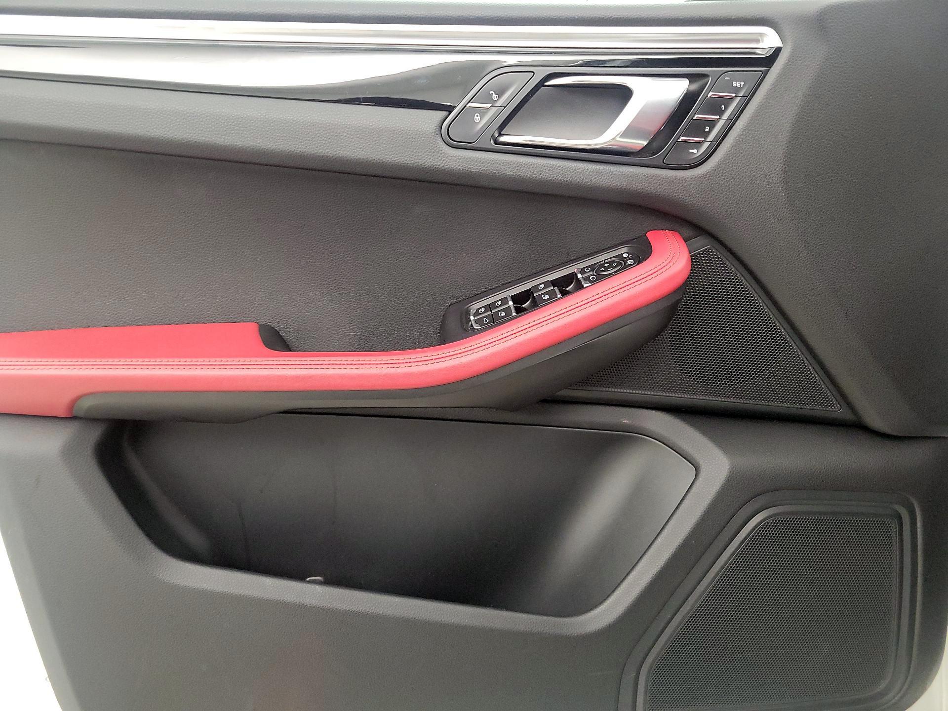 Thumbnail: 2017 Porsche Macan - 12