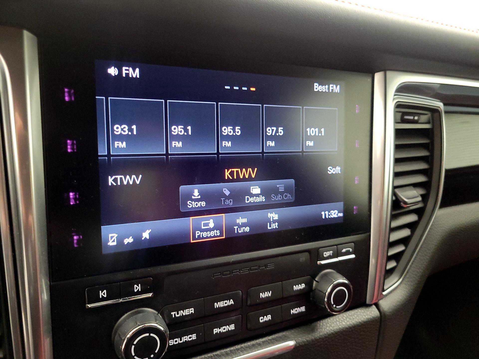 Thumbnail: 2017 Porsche Macan - 15