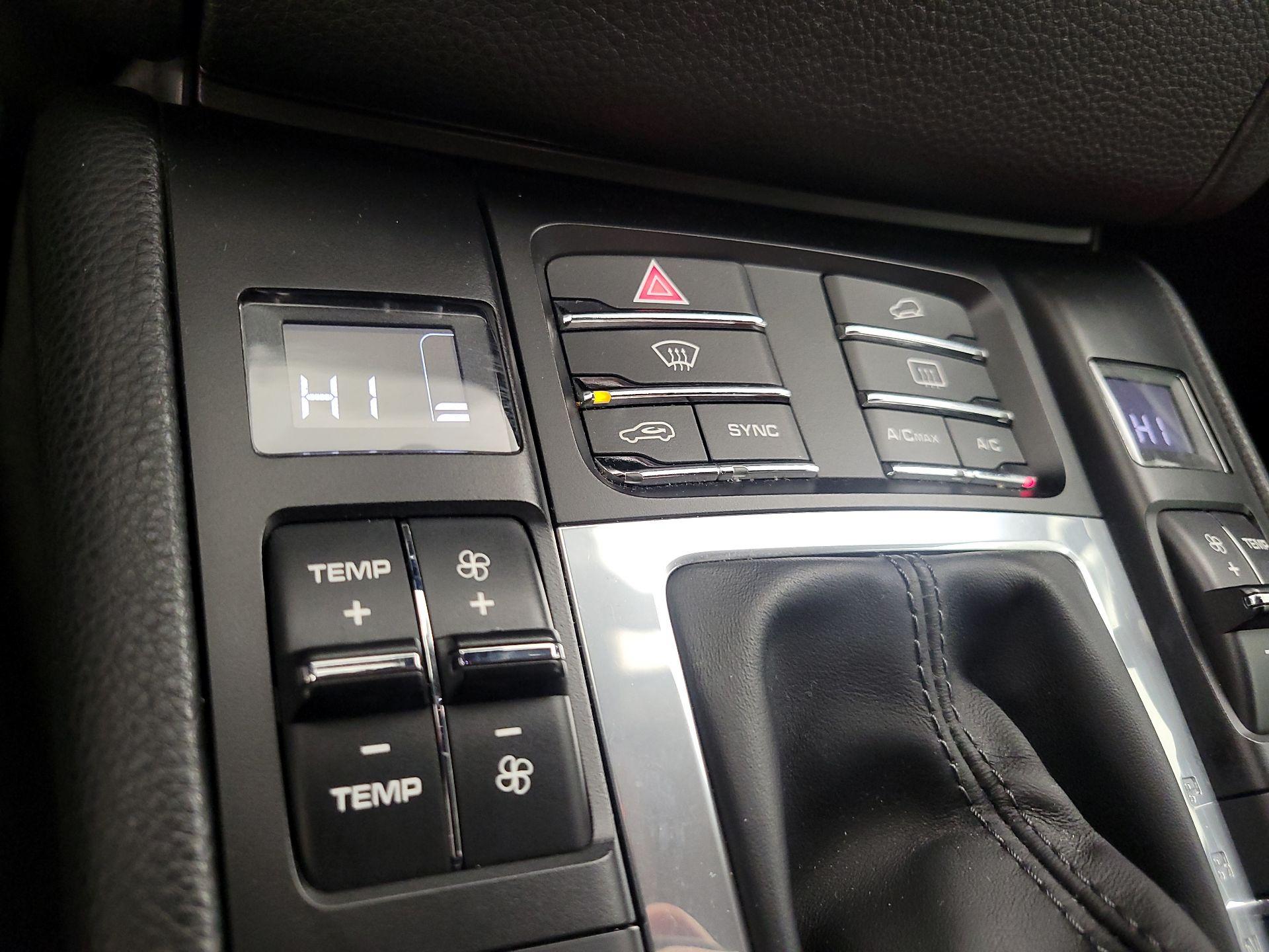 Thumbnail: 2017 Porsche Macan - 16