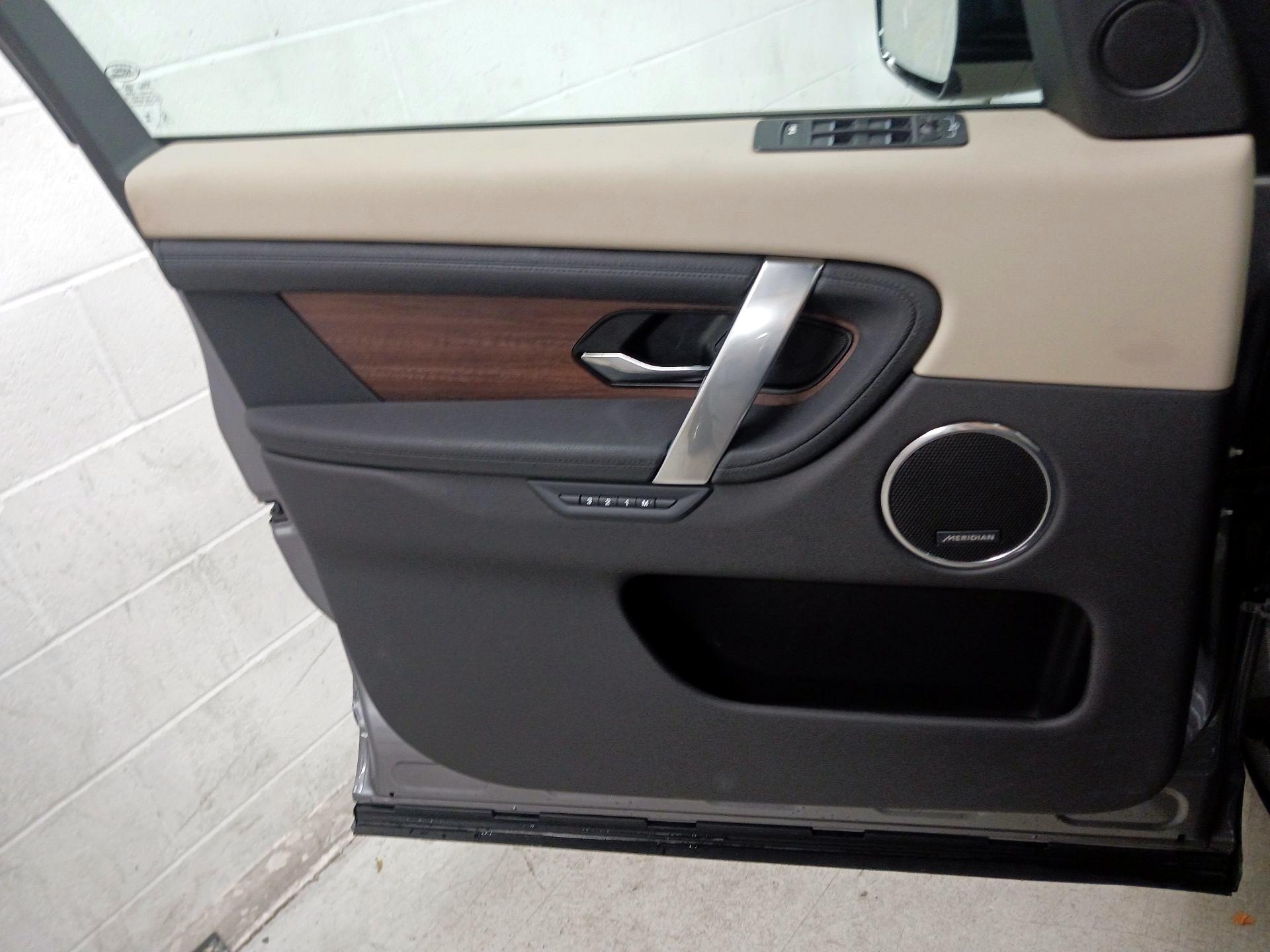 Thumbnail: 2024 Land Rover Discovery Sport - 10