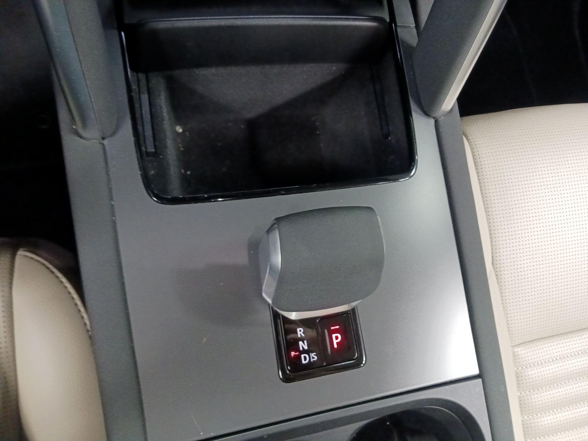 Thumbnail: 2024 Land Rover Discovery Sport - 14