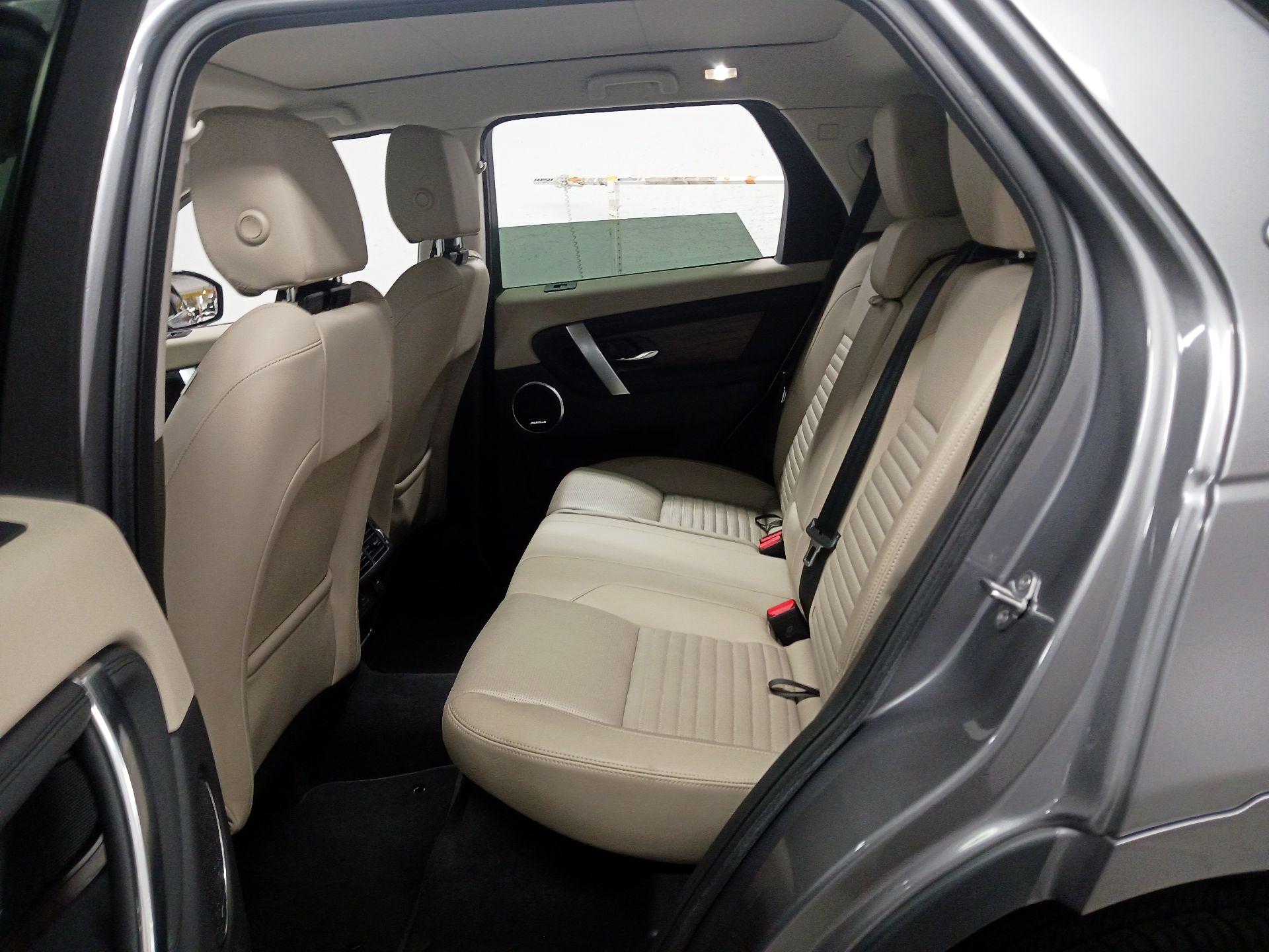 Thumbnail: 2024 Land Rover Discovery Sport - 17