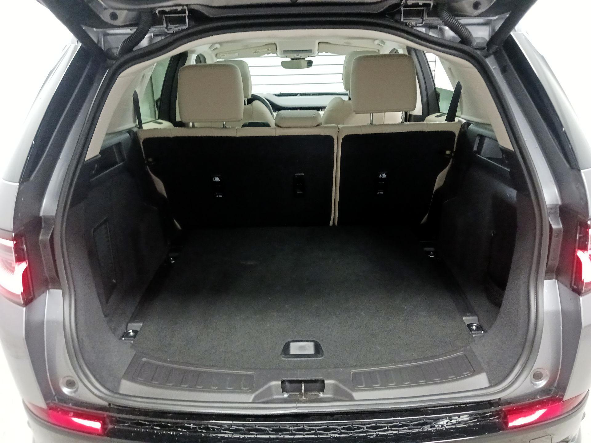 Thumbnail: 2024 Land Rover Discovery Sport - 18