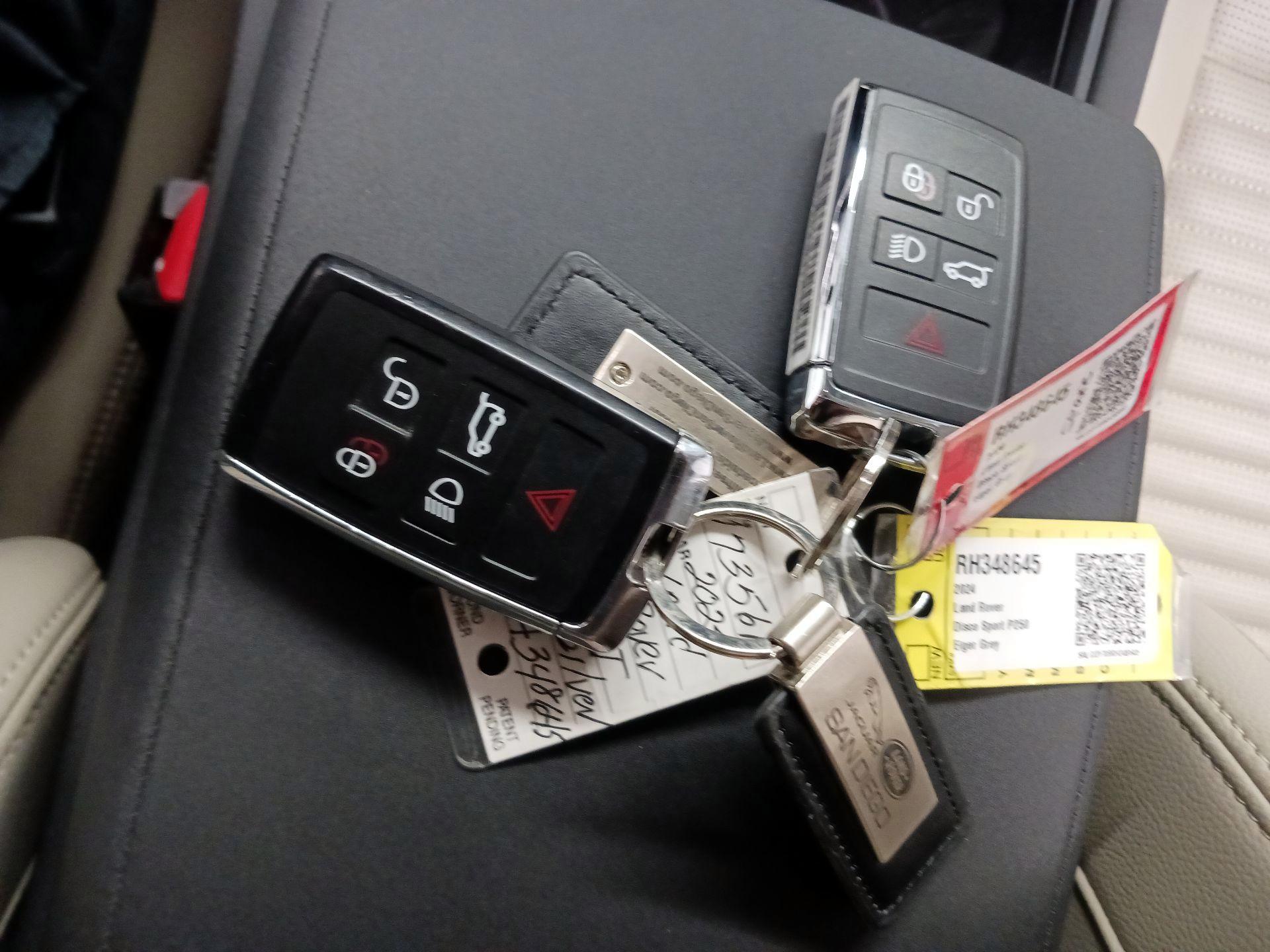 Thumbnail: 2024 Land Rover Discovery Sport - 20