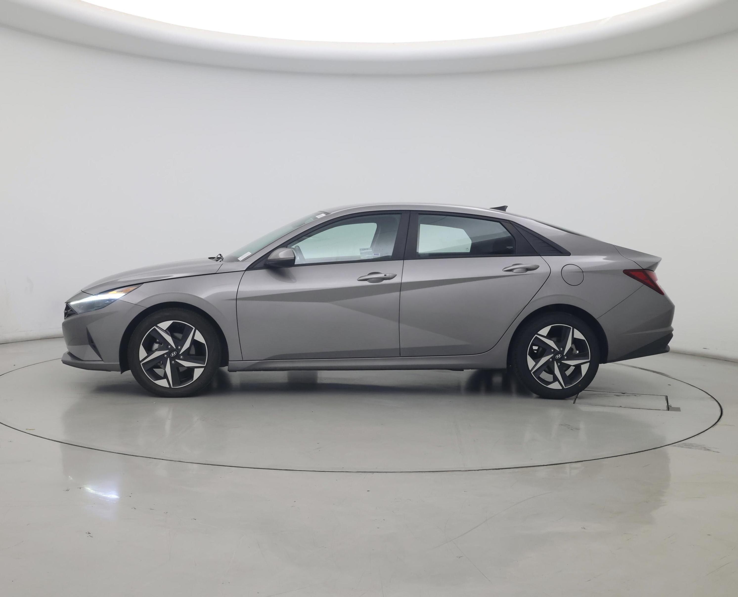 Thumbnail: 2023 Hyundai Elantra - 3