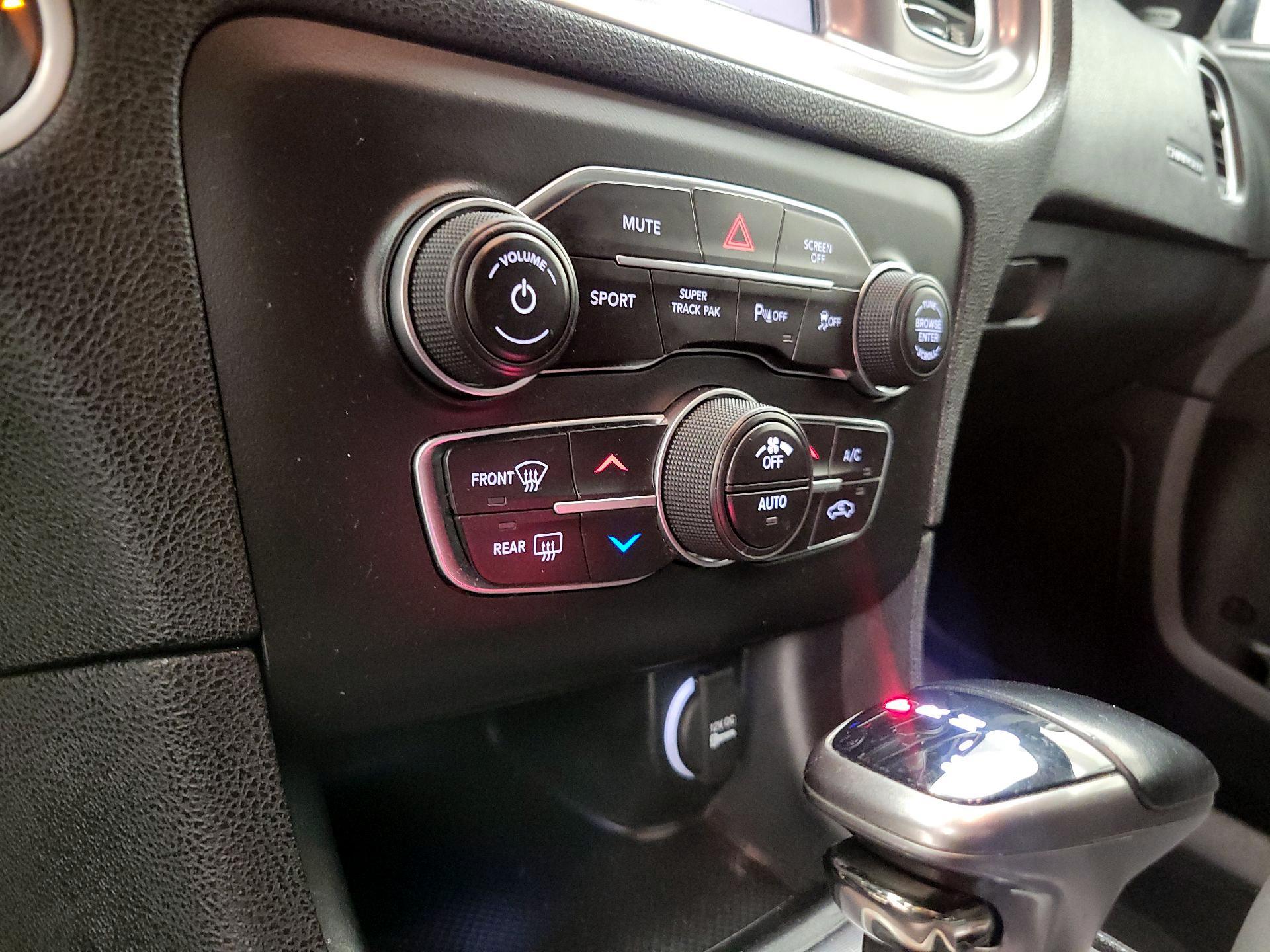 Thumbnail: 2020 Dodge Charger - 16