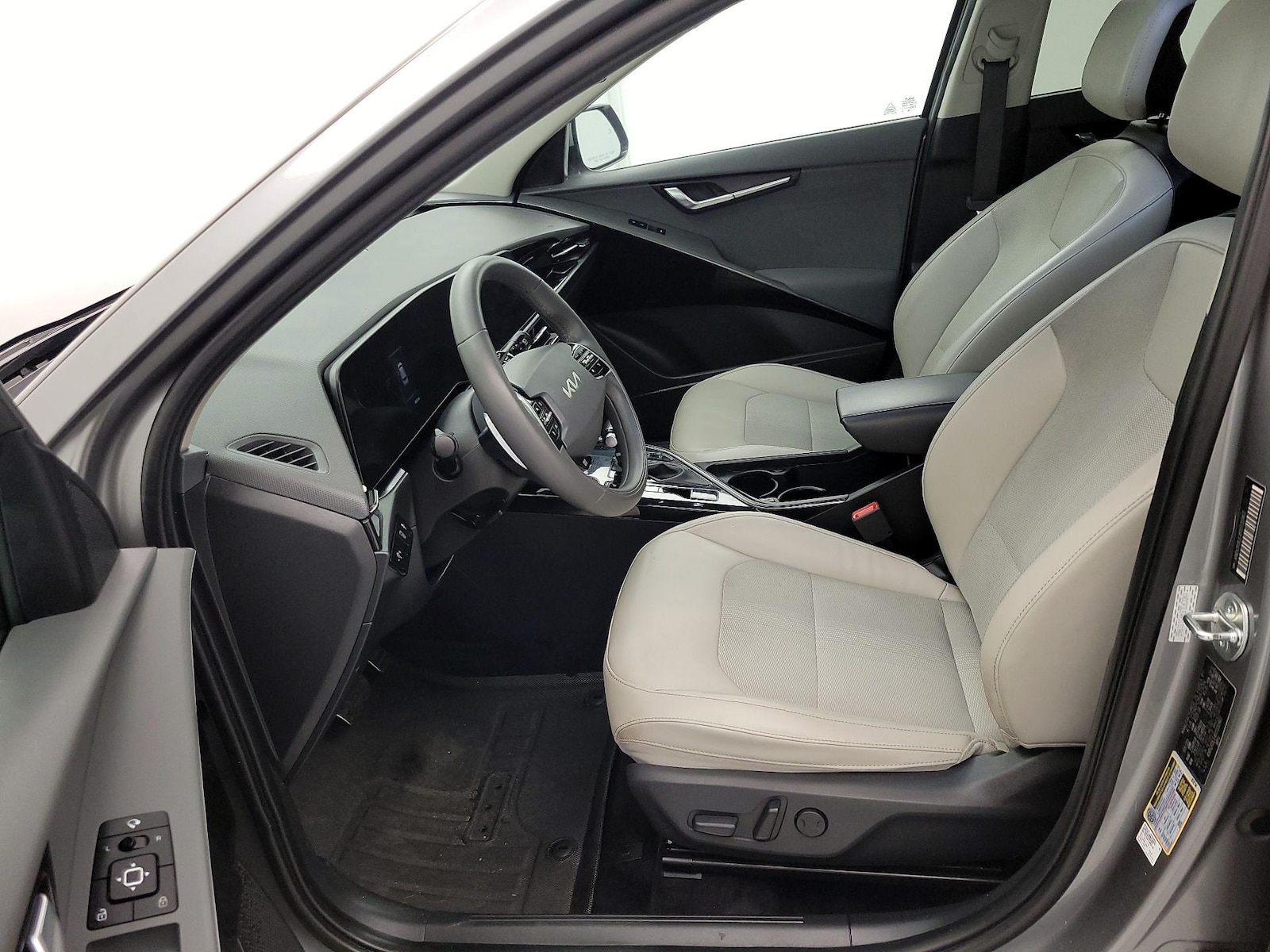 2024 Kia Niro EX Touring - Photo 12