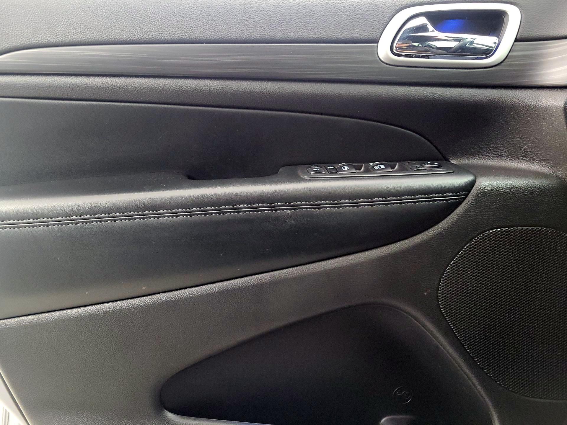 Thumbnail: 2021 Jeep Grand Cherokee - 12