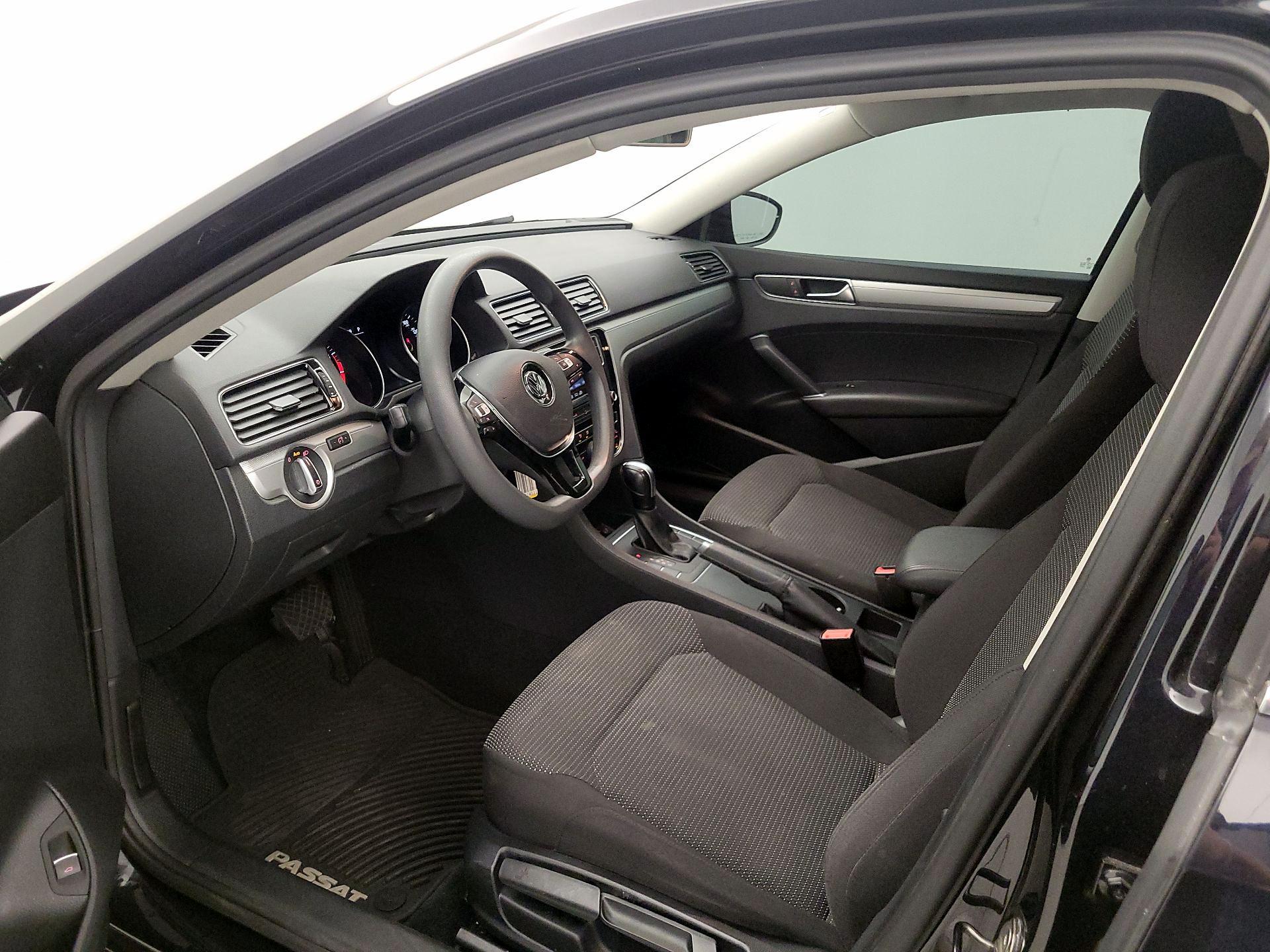 Thumbnail: 2017 Volkswagen Passat - 11