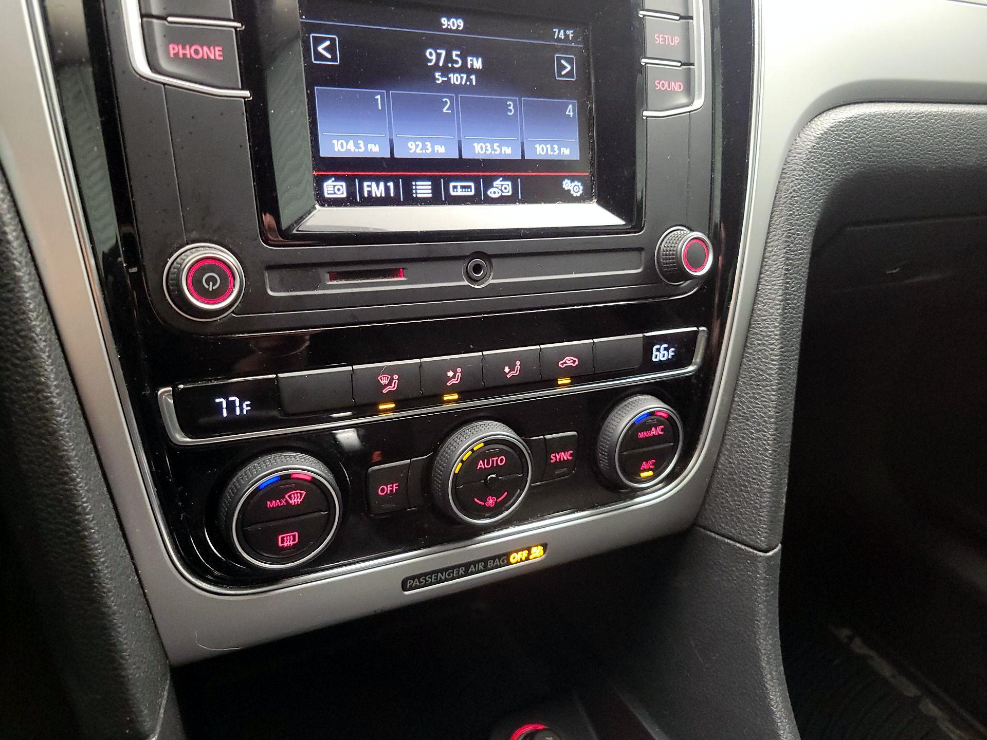 Thumbnail: 2017 Volkswagen Passat - 16