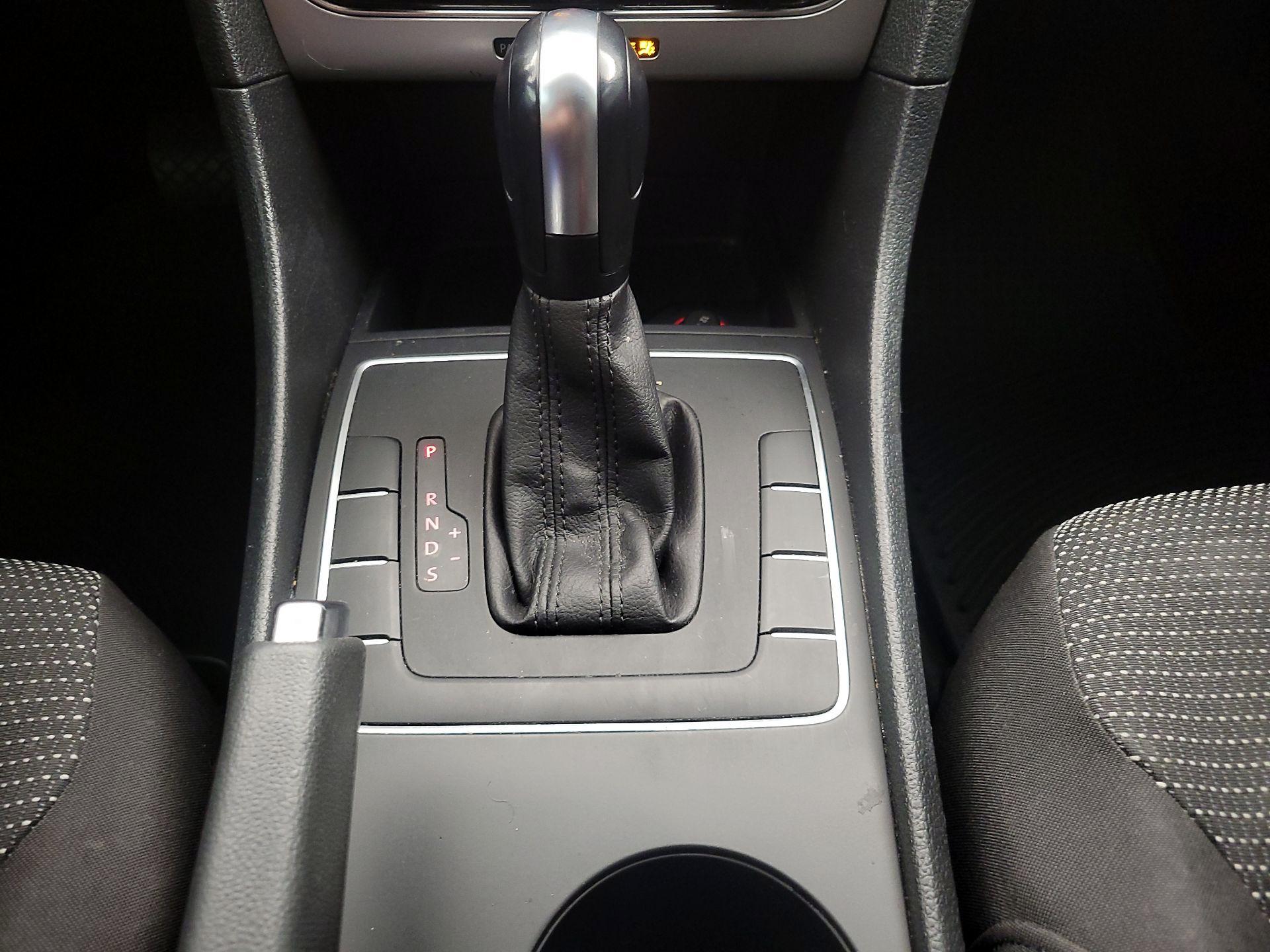 Thumbnail: 2017 Volkswagen Passat - 17