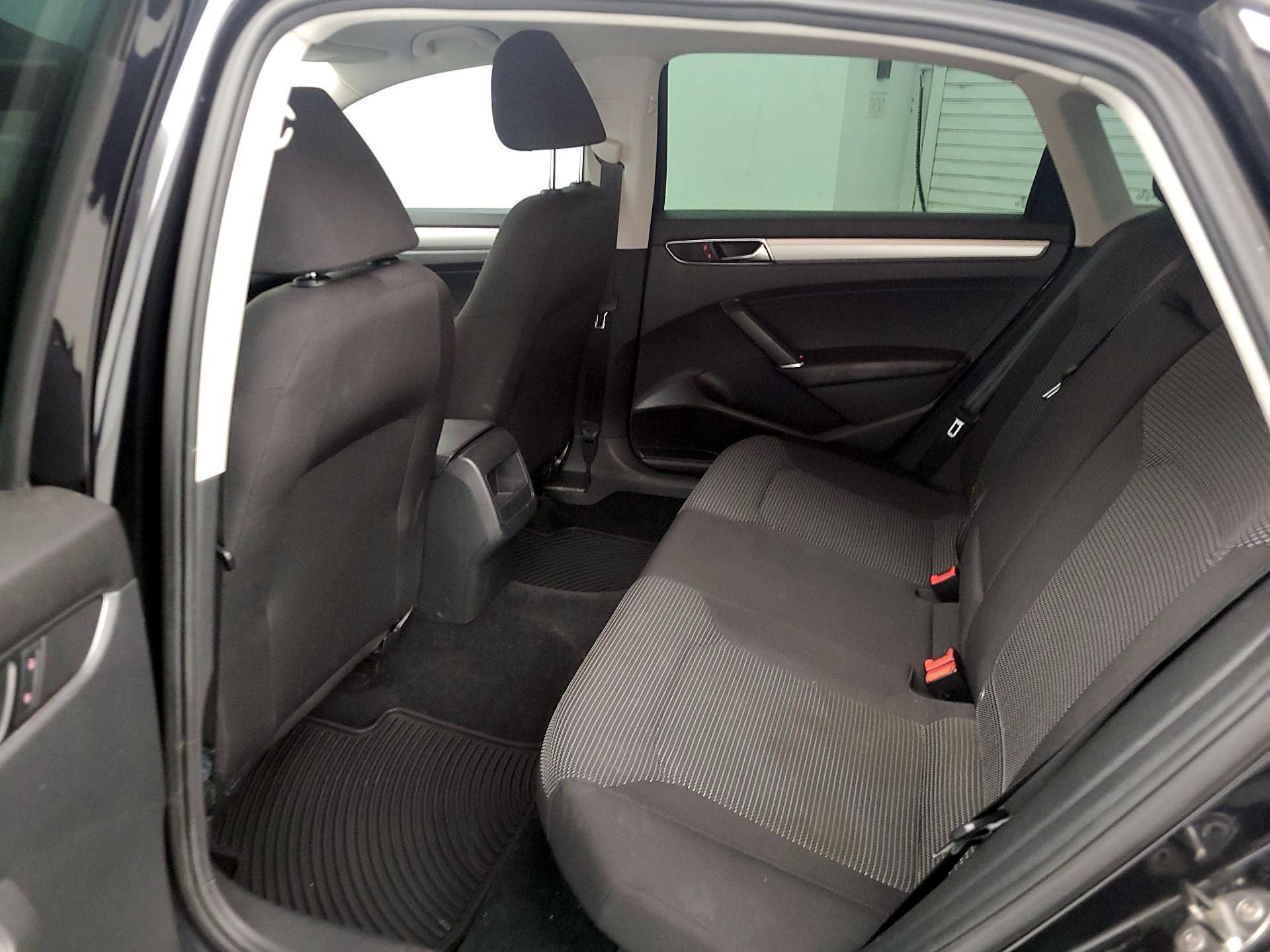 Thumbnail: 2017 Volkswagen Passat - 19