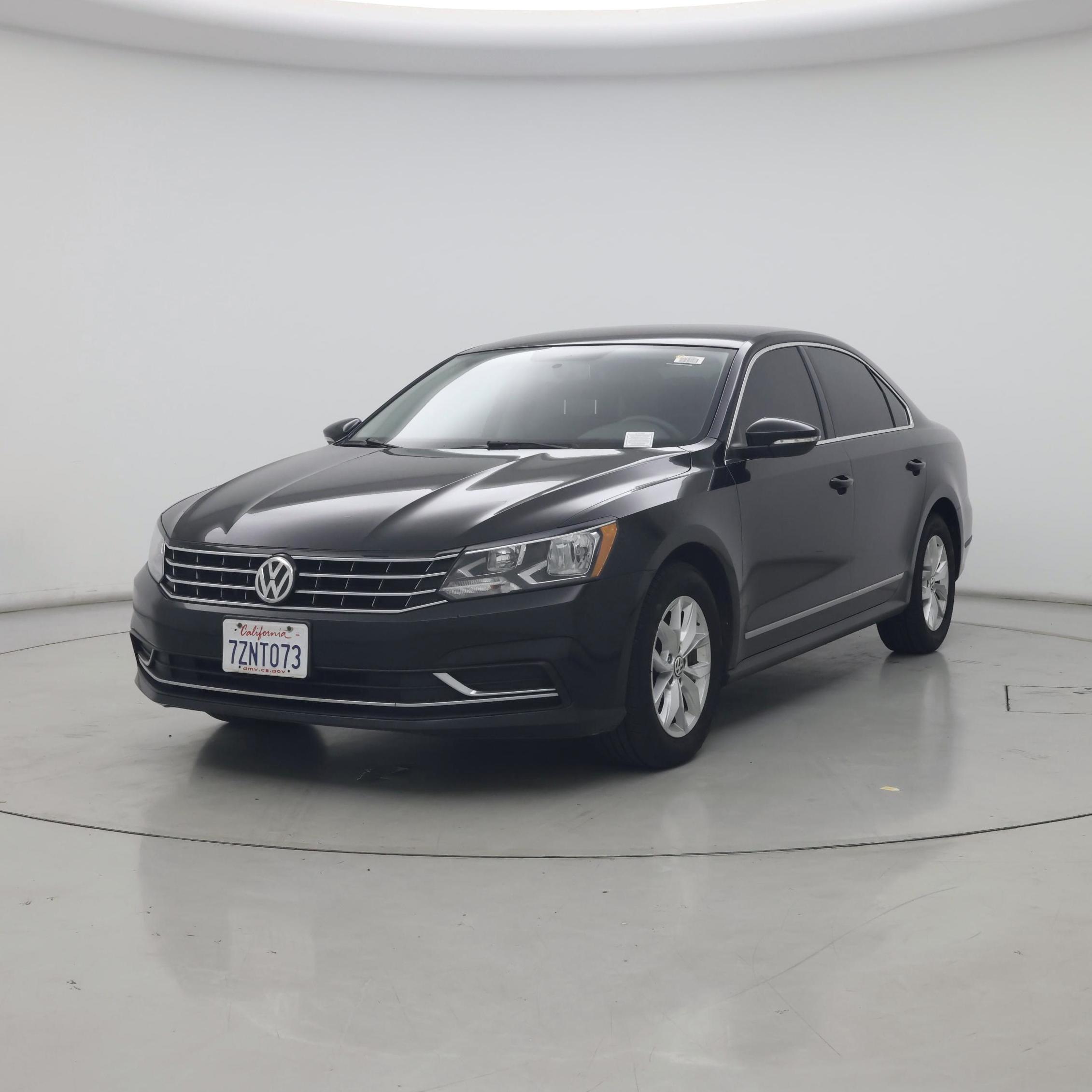 Thumbnail: 2017 Volkswagen Passat - 4